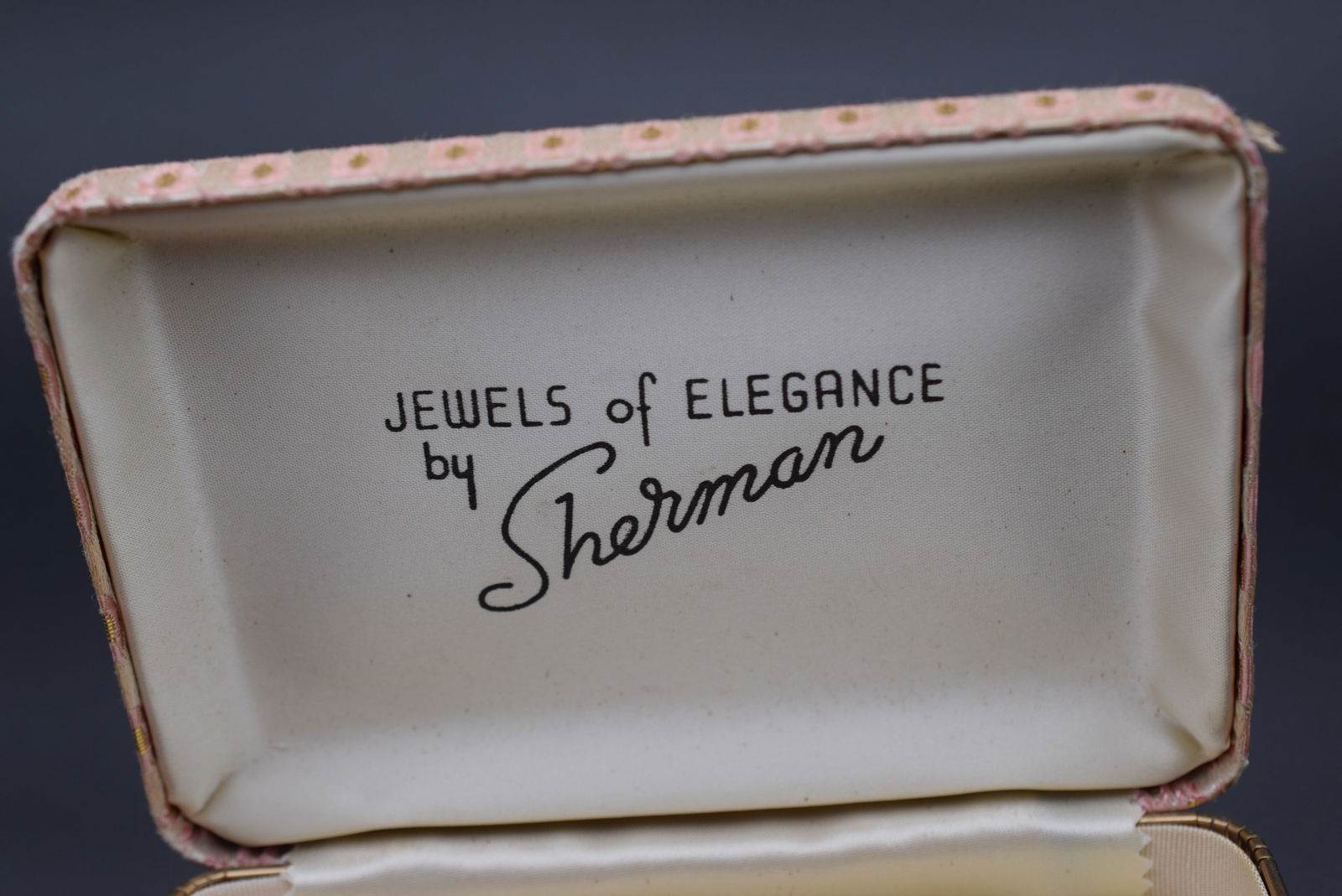 Sherman Jewelry Box Vintage Pink Lot DG 878: Sherman Empty Jewelry Box Vintage Pink measures " x 3 1/2" x 1 1/8" H small stain on the top hard to see