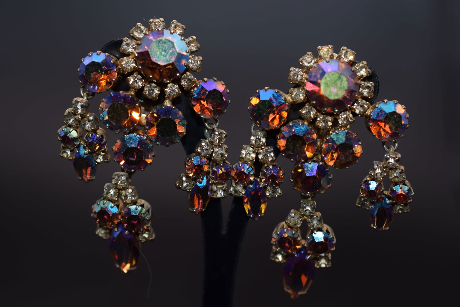 Sherman Chandelier Shoulder Duster Rhinestone Signed Clip Earrings 1940 Lot DG 883: Sherman Chandelier Shoulder Duster Rhinestone Signed Clip Earrings 1940's measures 2 1/4" x 1 1/2" singed on the backs Sherman and matcht the Bib style Sherman Necklace in the previous lot 882