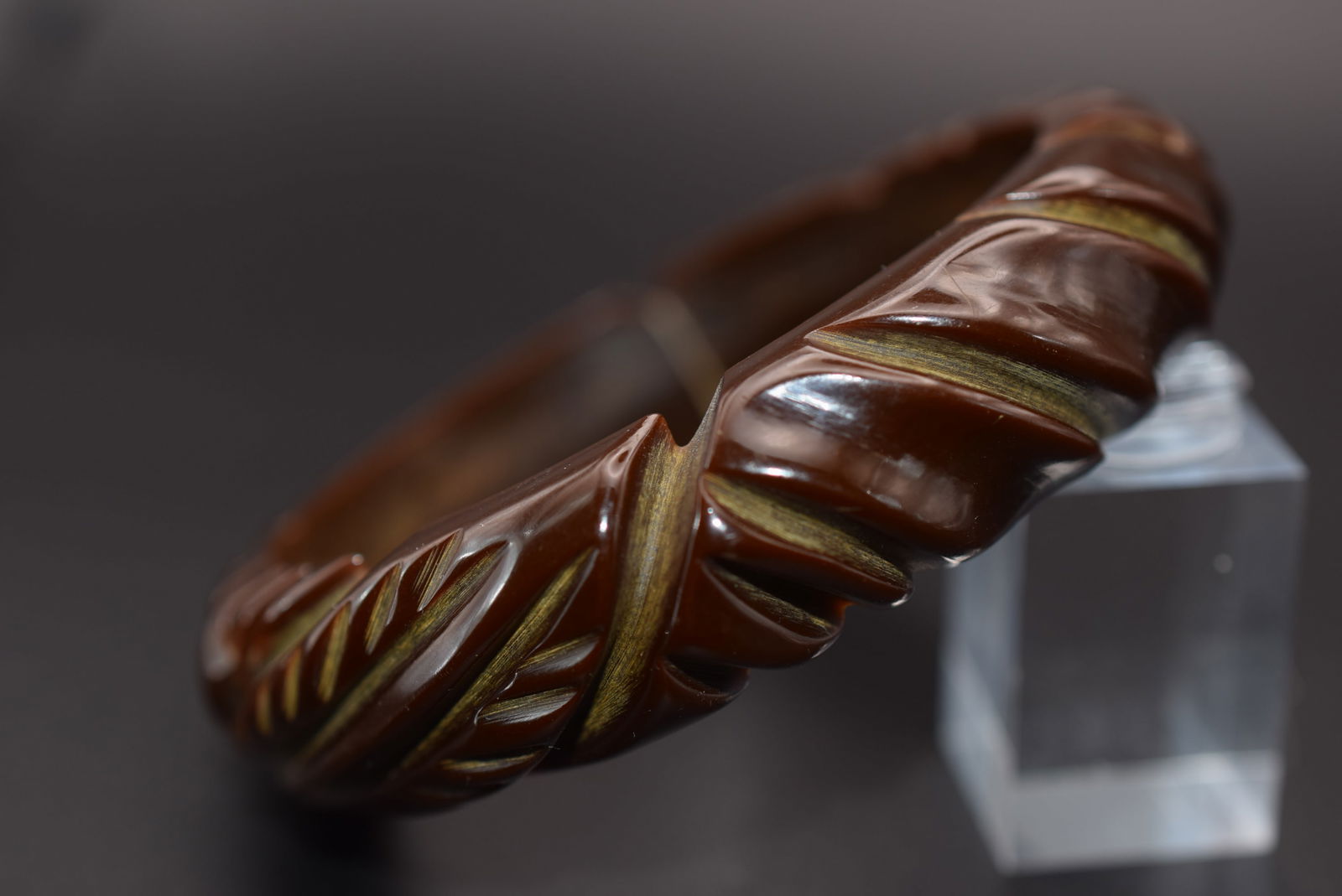 Thick Carved Bakelite Vintage Bracelet 1940's Lot# DG 888 (1 of 6)