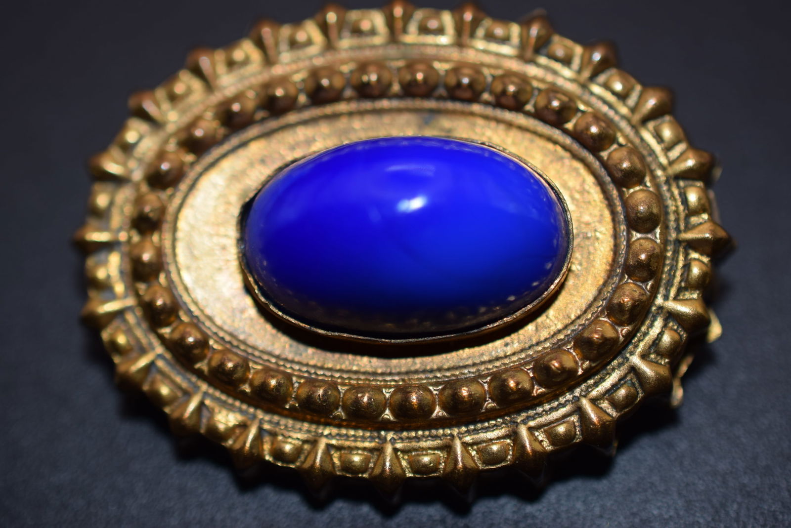 Early Vintage 1930's Repousse Blue Glass Brooch Pin Vintage Lot 912 (1 of 2)