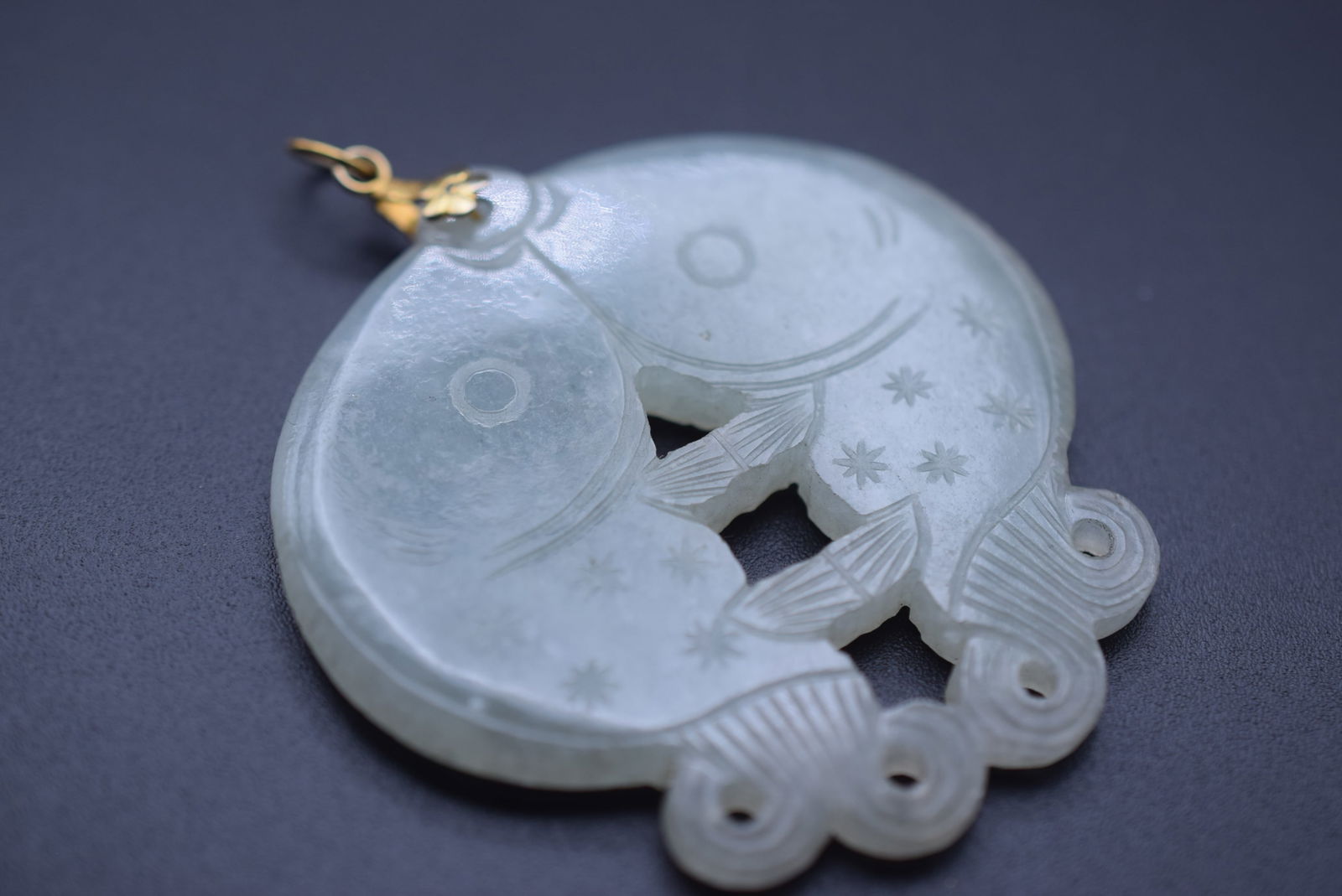 Jade Vintage Carved Fish Pendant Lot 955 (1 of 3)