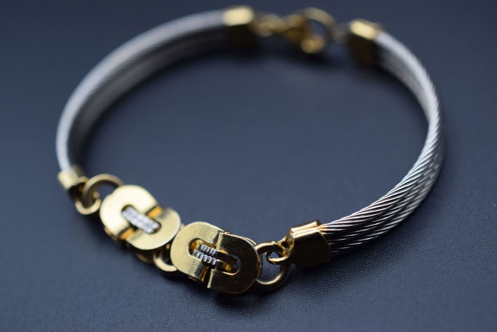 Mexico Super Bracelet Lot 960: Mexico Super Bracelet Weighs 13.60 grams measures 7" x 1/4" Not Gold signed CH 18K FA MEX