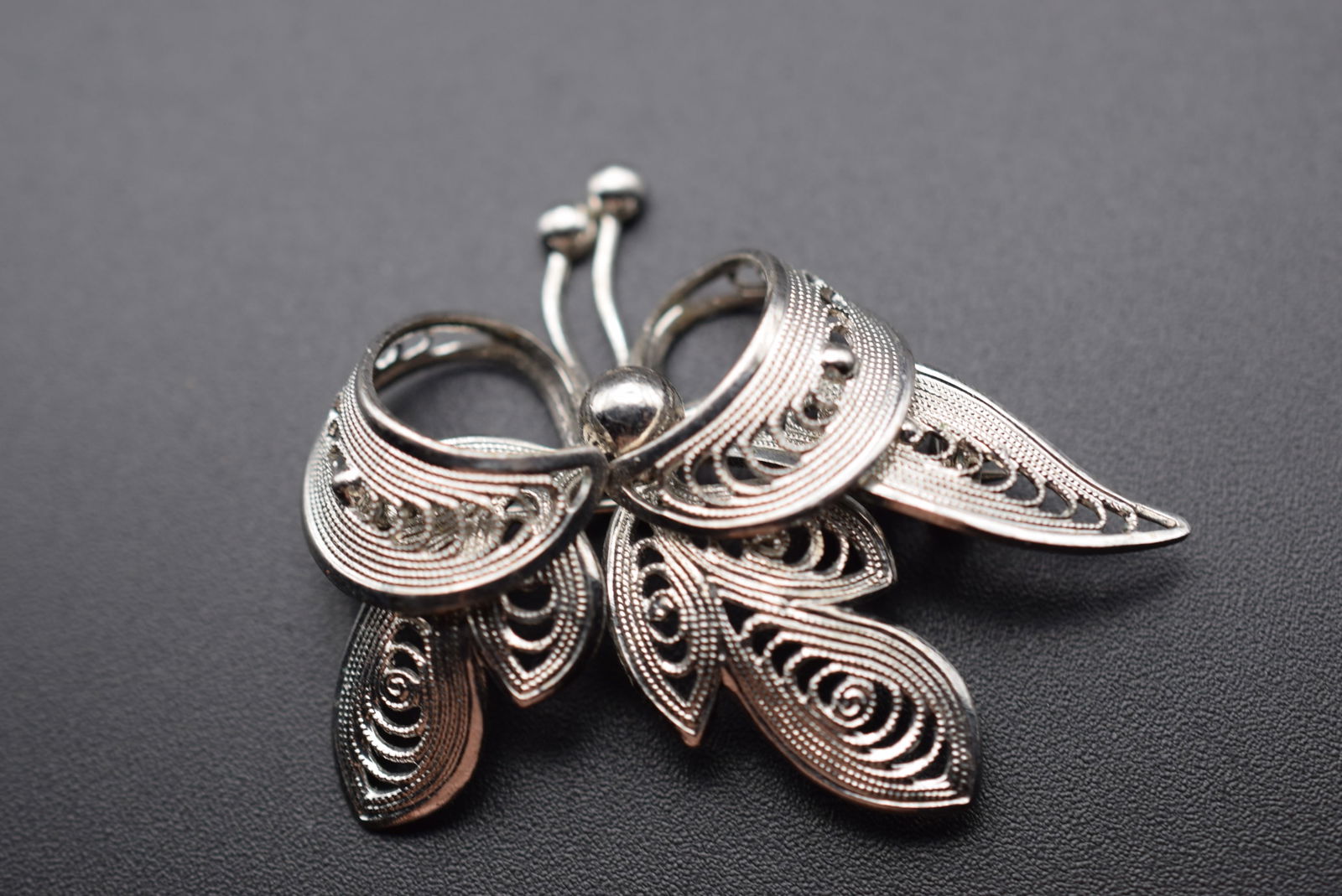 Filigree Brooch Pin Lot# DG 997 (1 of 2)