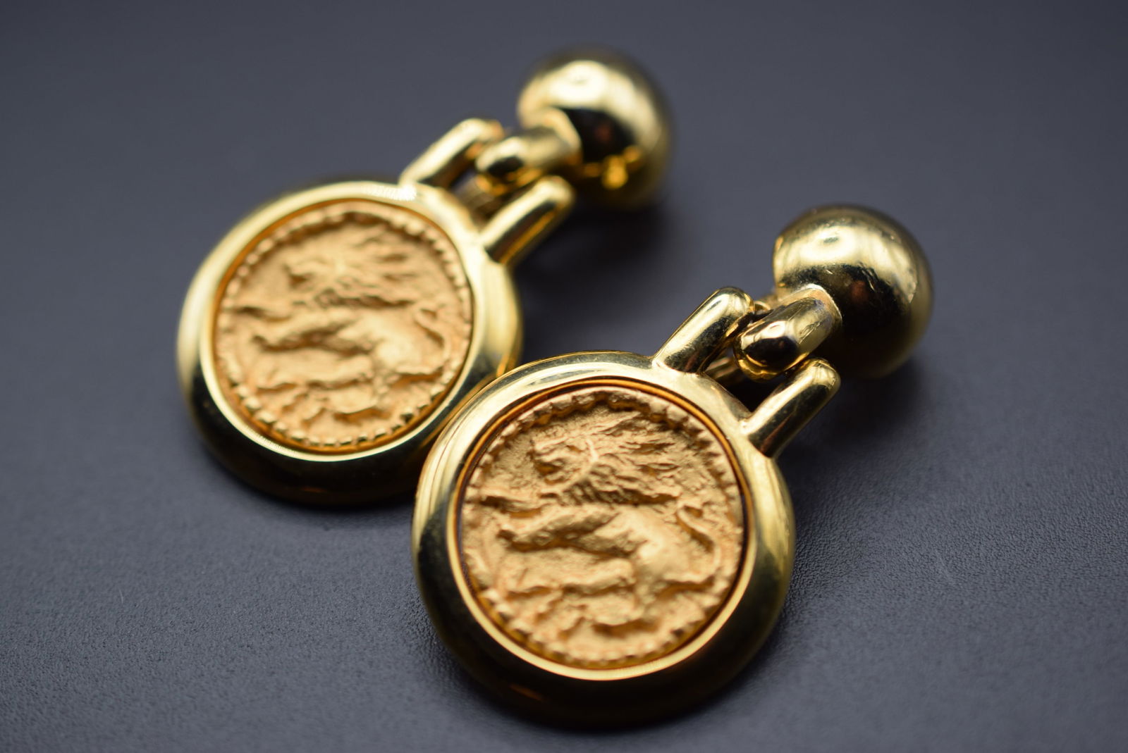 Lion Repousse Clip Vintage Earrings Lot 1022 (1 of 3)