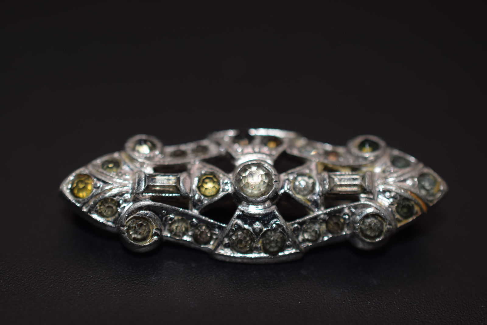 1940's Pot Metal Brooch Pin Rhinestone Paste Vintage Lot 1032 (1 of 2)