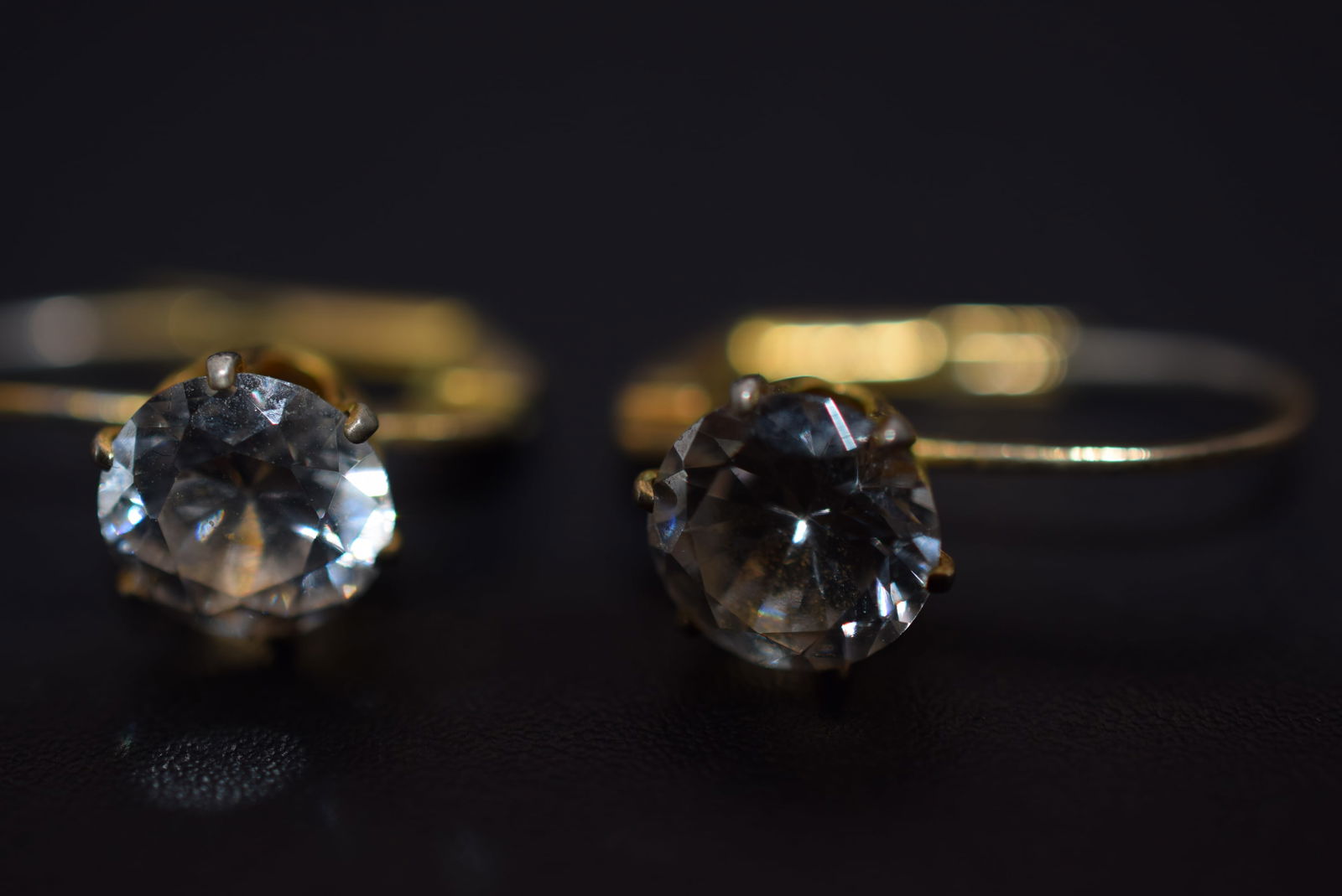 Solitaire Pierced Earrings Vintage Lot 1042 (1 of 3)