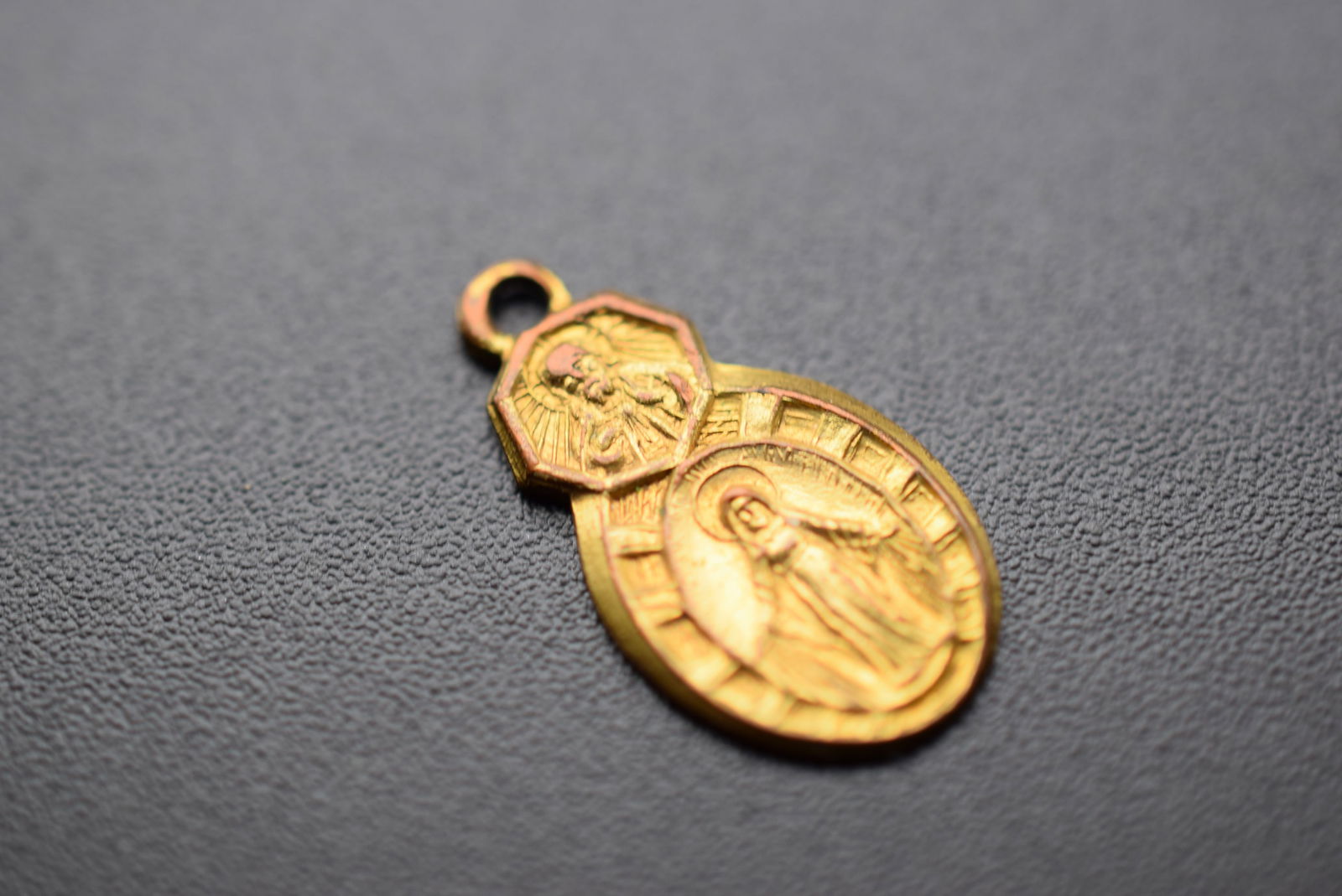 Vintage Religiouse Christian Medal Lot# DG 1047 (1 of 2)