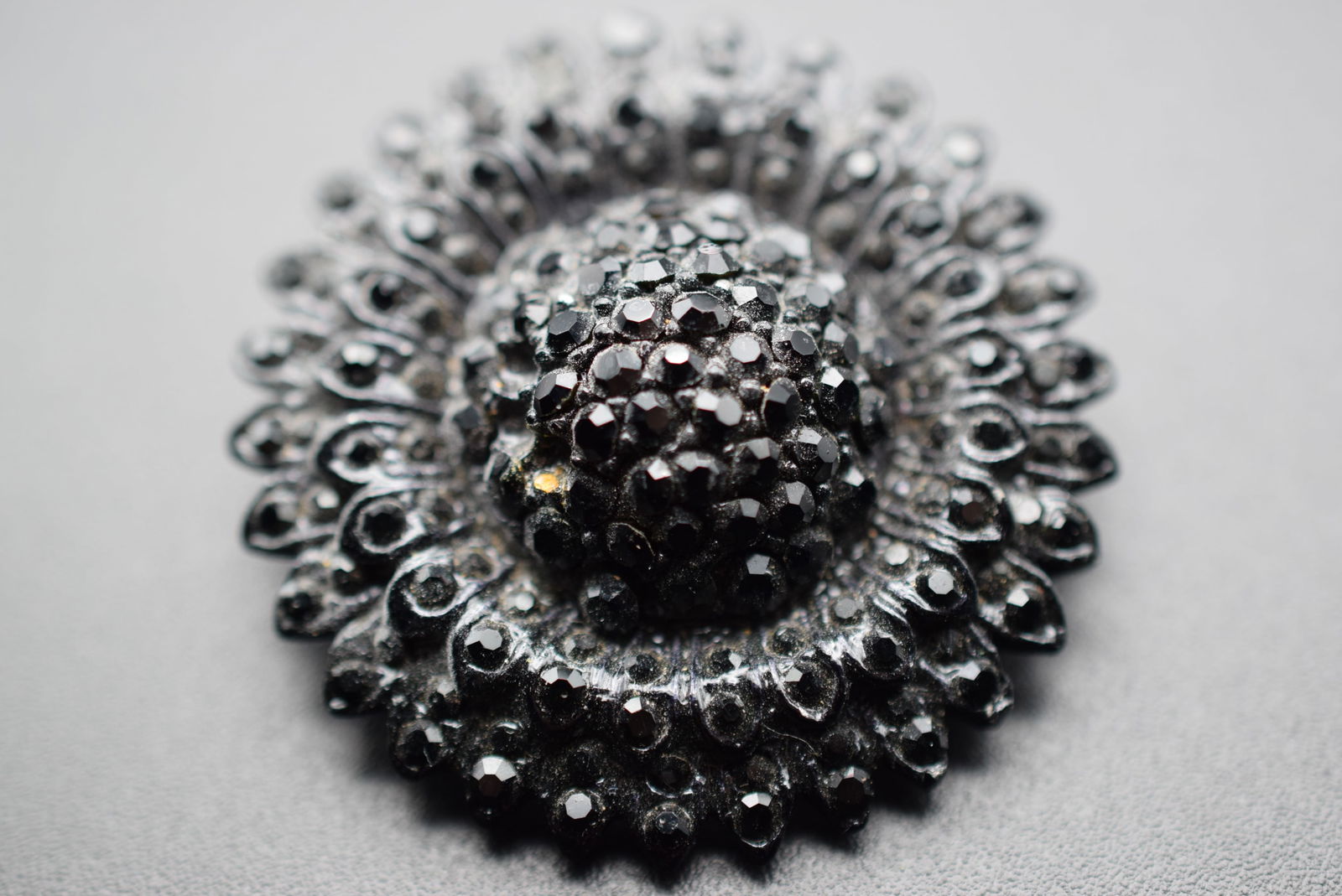 Totally Black Sunflower Brooch Pin Japanned 1940's Vintage Lot# DG 1072 (1 of 2)