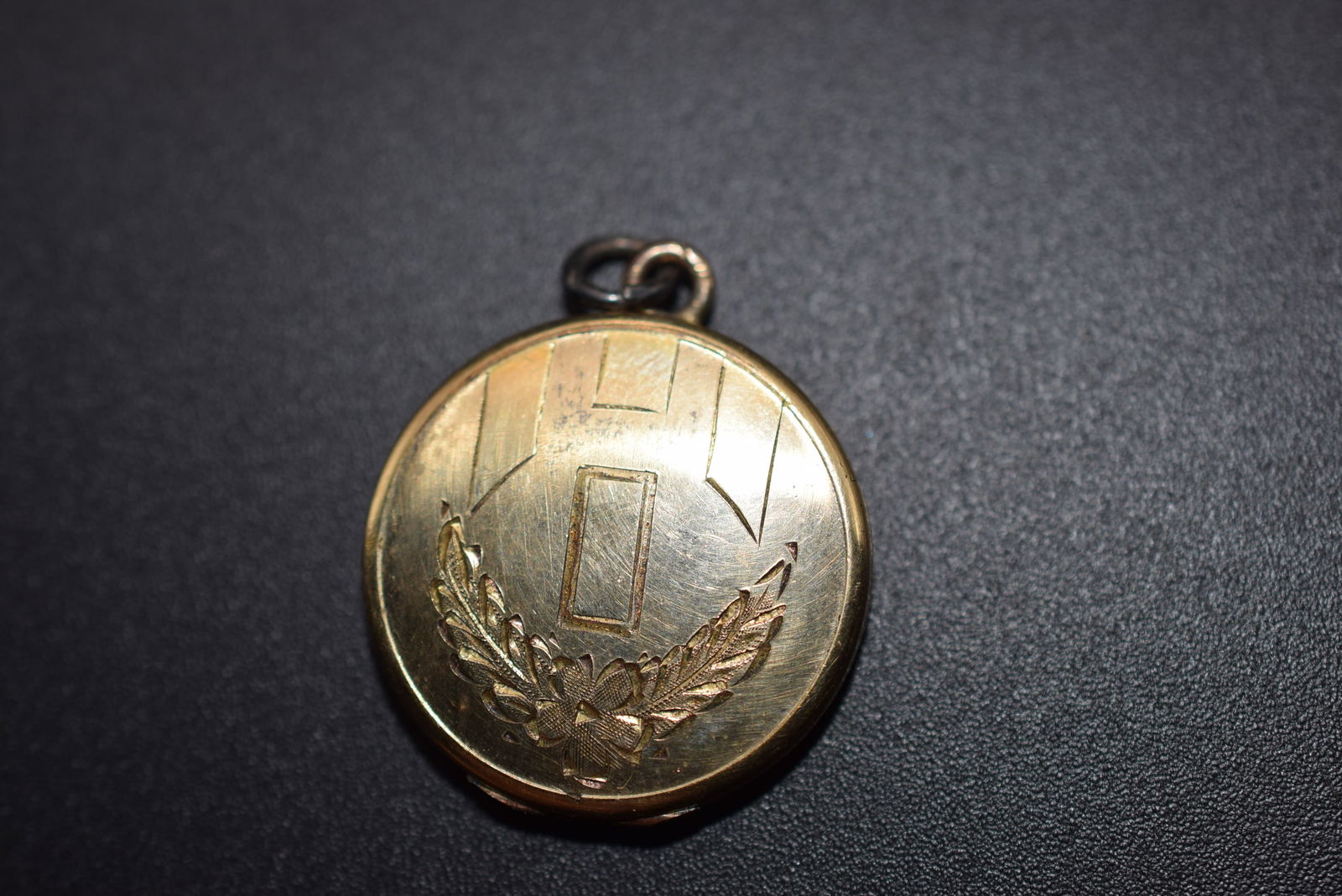 Edwardian Locket Etched Vintage Pendant Lot 1076 (1 of 4)