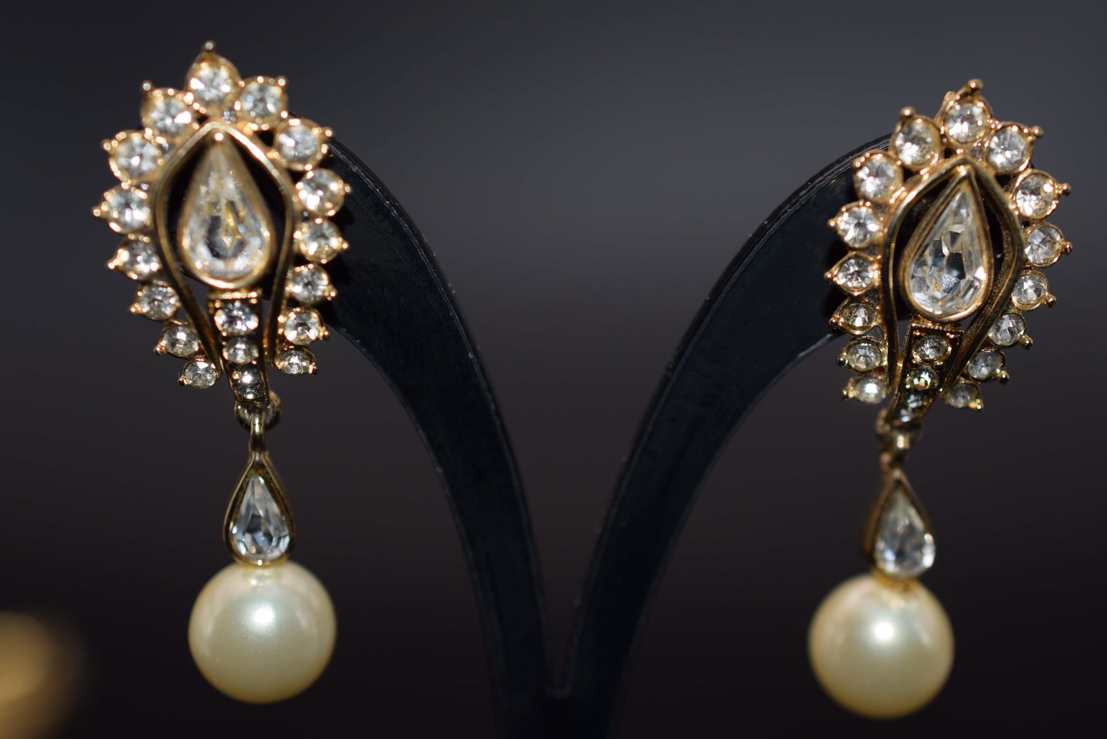 Oscar De La Renta Princess Drop Earrings CZ Pearl Pierced Signed Lot 1088 (1 of 3)