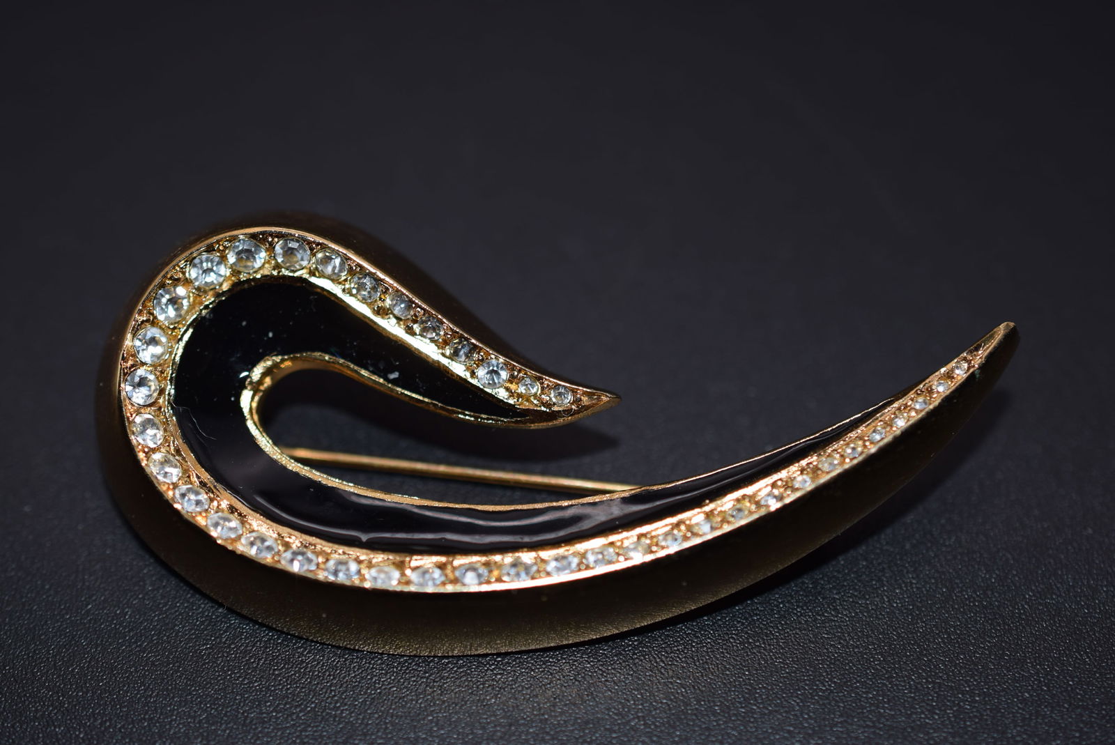 Redanes Enamel Paisley Brooch Rhinestone Pin Vintage Signed Lot 1092: Redanes Enamel Paisley Brooch Rhinestone Pin Vintage Signed measures 2 1/2" x 1 1/8" Signed Radanes