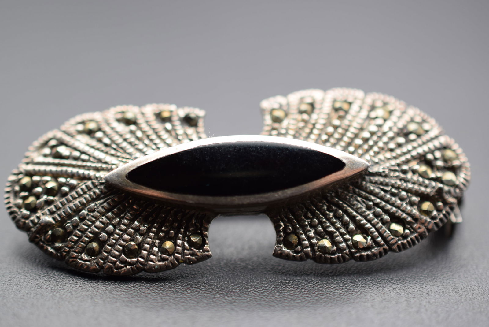 Marcasite Sterling Silver Onyx Brooch Pin Lot# DG 1114: Marcasite Sterling Silver Onyx Brooch Pin measures 1 7/8" x 3/4" unsigned weighs 8.8 grams