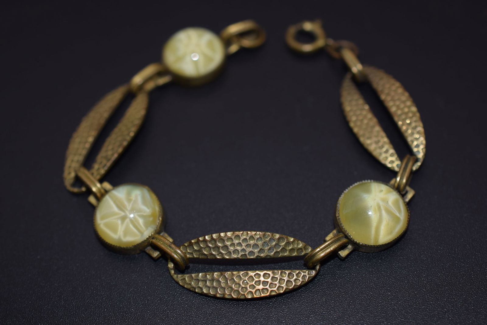 Cats Eye Hammered Czech Vintage 1930's Bracelet Lot 1118 (1 of 3)