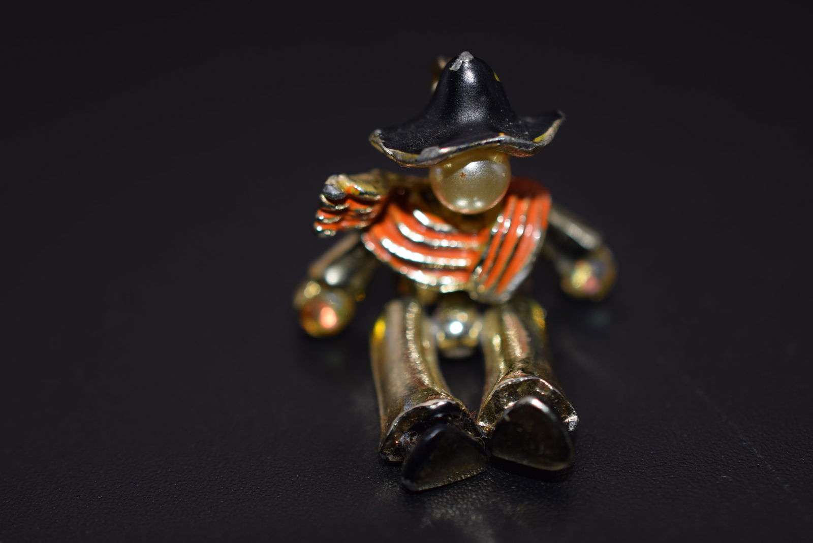 Scatter Brooch Pin Clown Moveable Legs Vintage 1940' Lot 1146 (1 of 4)