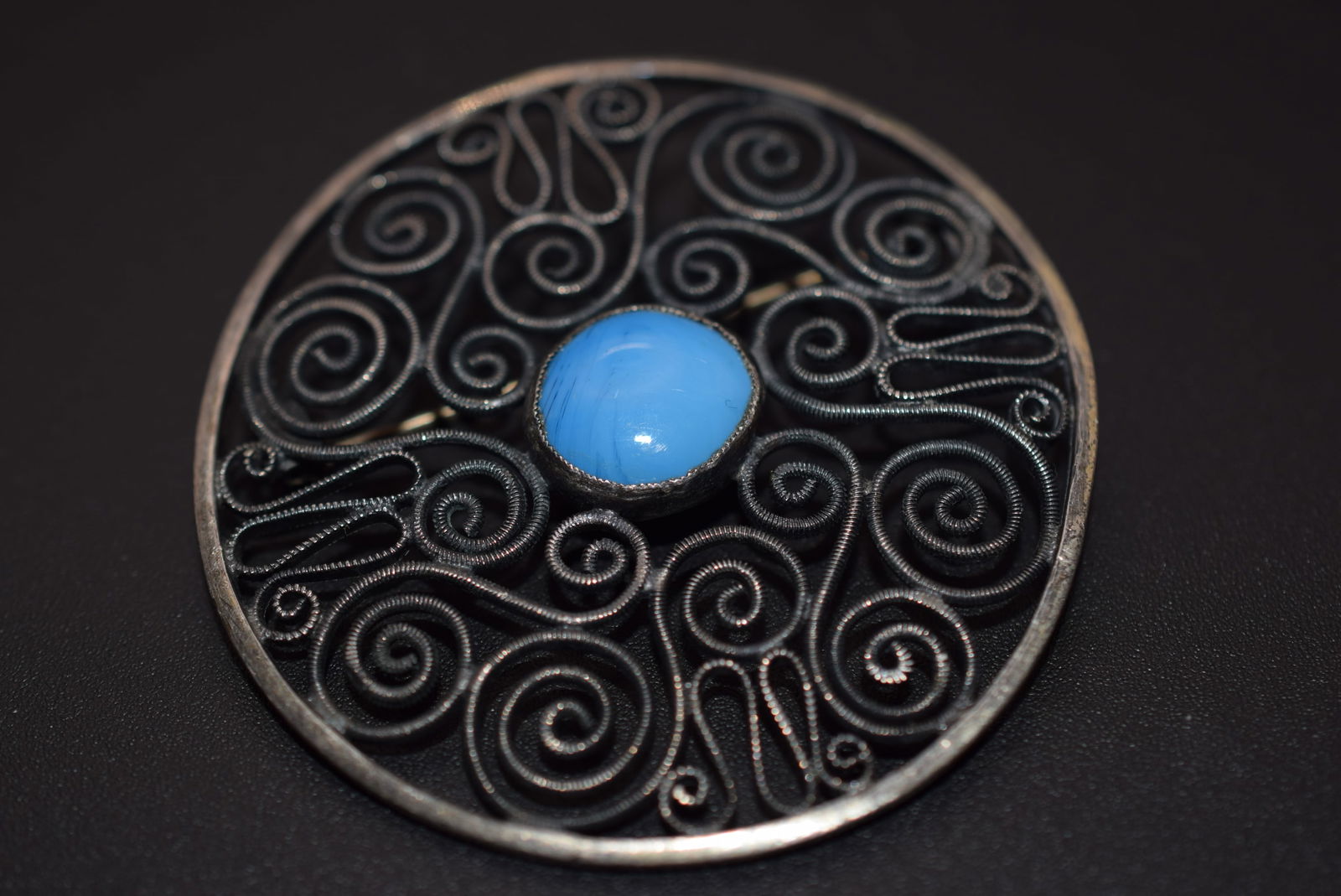 Large Brooch Pin Filigree Turquoise Glass Vintage 2" Lot 1166: Large Brooch Pin Filigree Turquoise Glass Vintage measures 2" in diameter