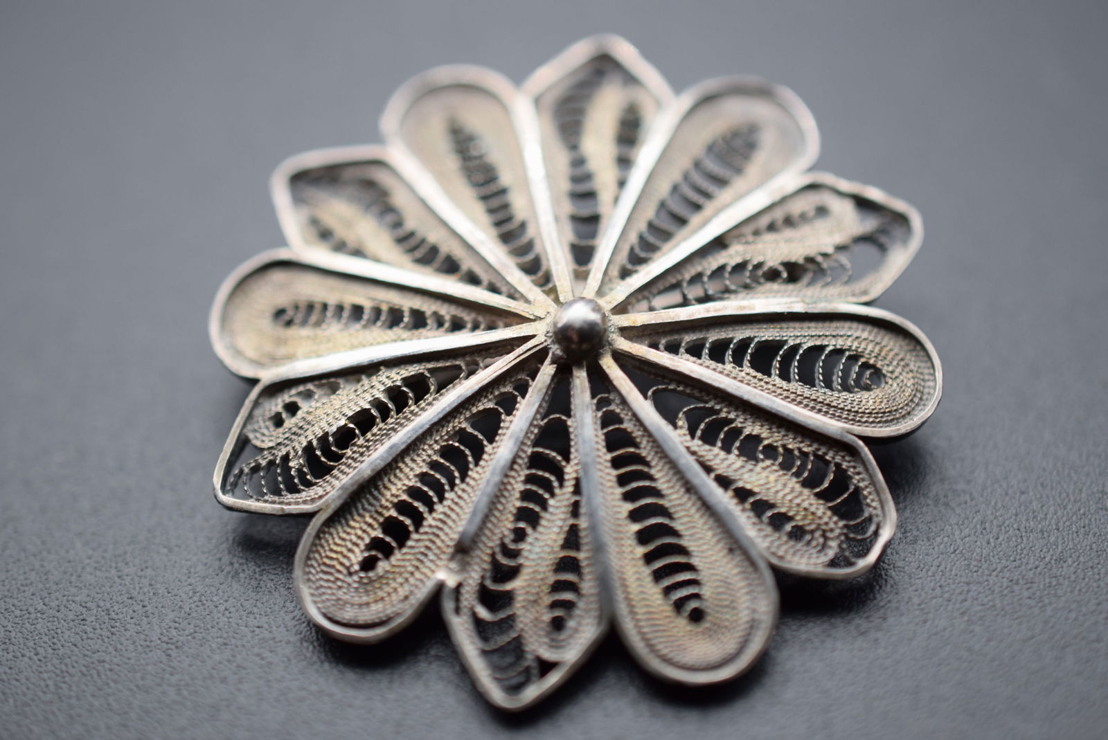 Filigree Silver Flower Brooch Pin Vintage Lot 1172 (1 of 3)