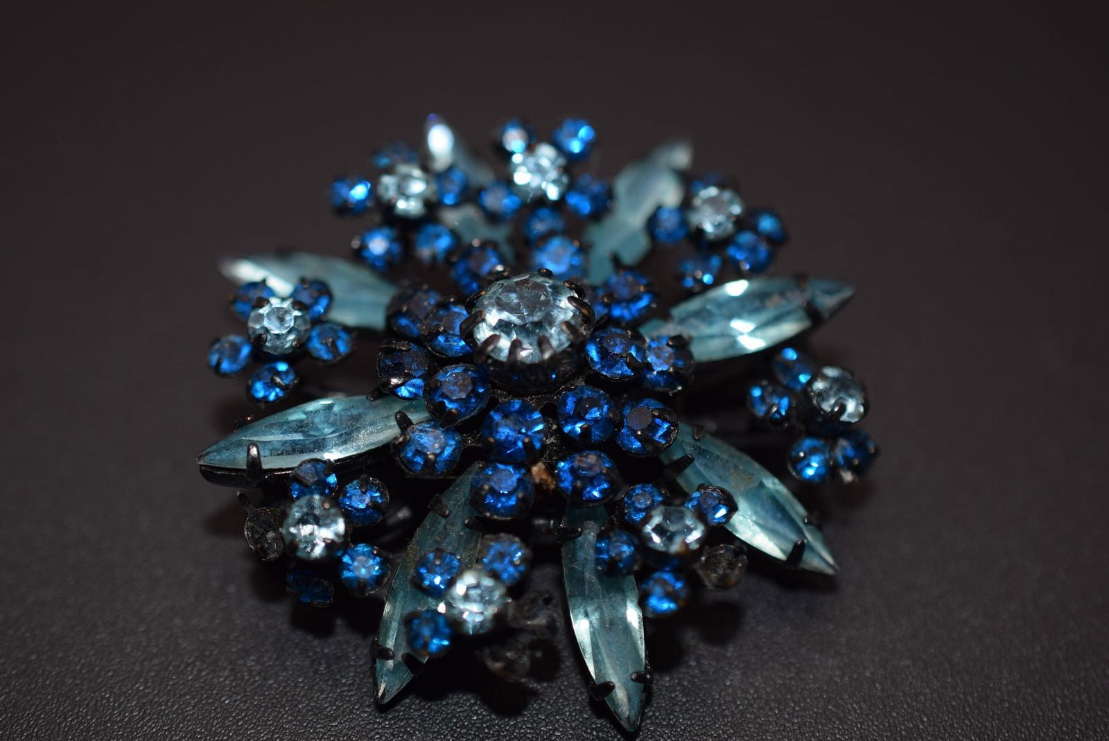 Austria Beauty Japanned Brooch Pin Rhinestone 1950's Signed Vintage Lot 1179 (1 of 2)