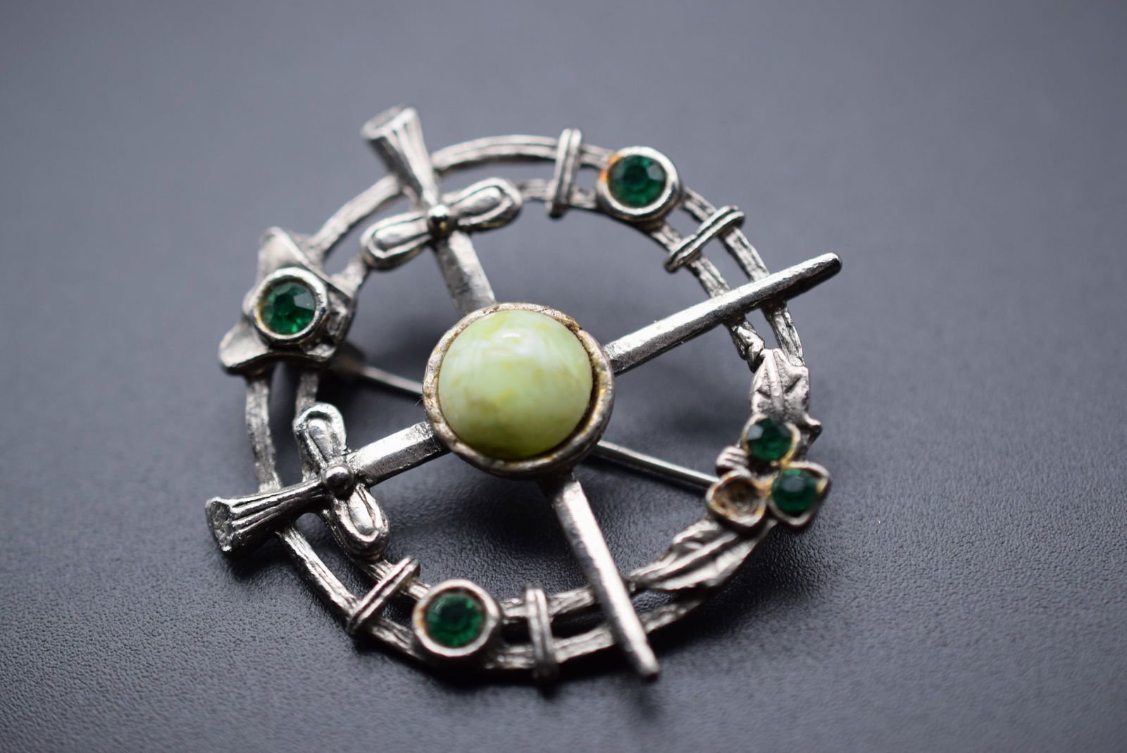 Celtic Miracle Vintage Brooch Pin Lot 1188 (1 of 2)