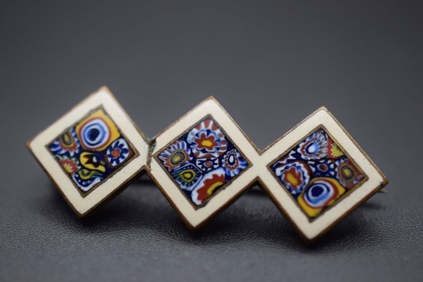 Edwardian Millefiori Enamel Scatter Brooch Pin Vintage Lot 1201: Edwardian Millefiori Enamel Scatter Brooch Pin Vintage measures 1 1/2" x 5/8" has a chip in the enamel see pics