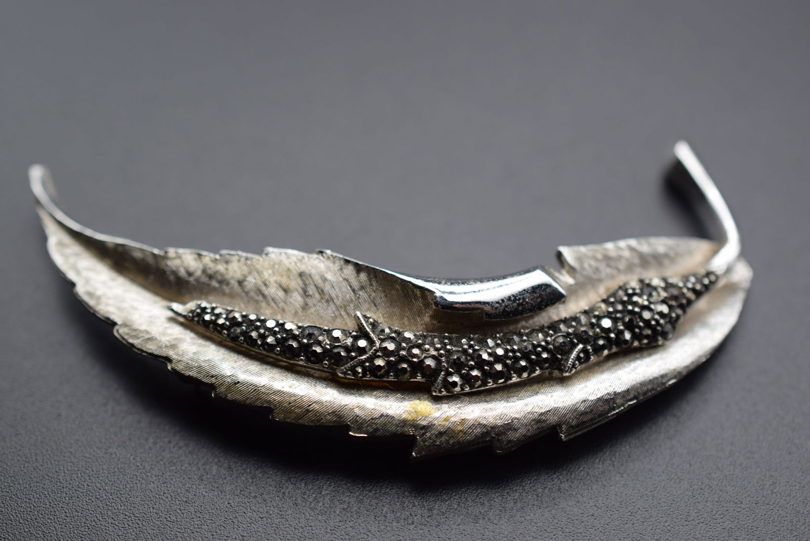 Old Avon Script Marcasite 1940's Brooch Pin Lot# DG 1226: Old Avon Script Marcasite 1940's Brooch Pin measures 3 1/8" x 1 3/8" signed Avon in script and numbered 9357