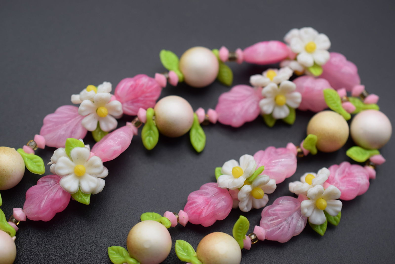 Vintage Plastics 1960's Vintage Necklace Wow Nice ! Lot 1229 (1 of 4)