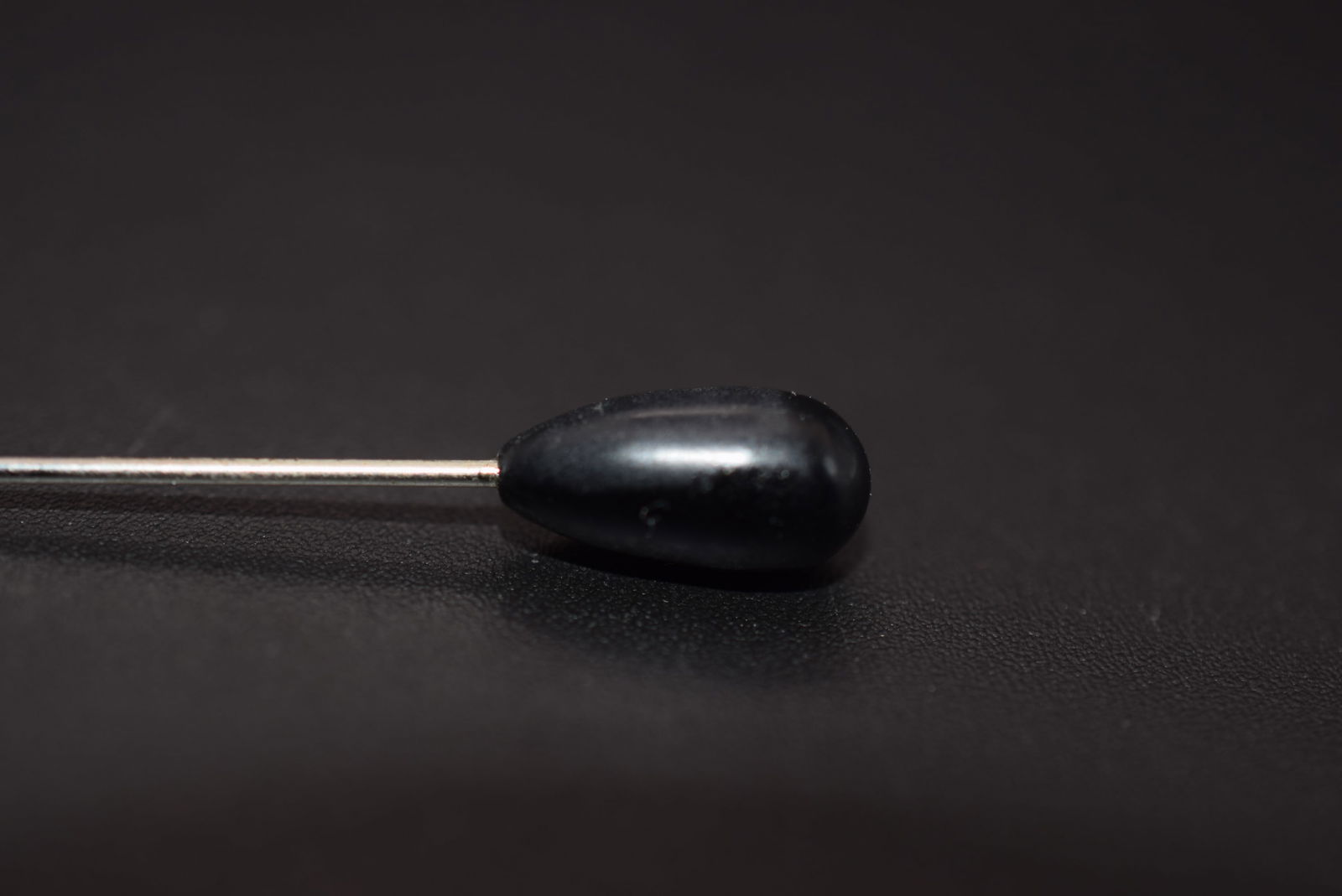 Black Pearl Resin Top Hat Pin Edwardian Vintage Hatpin Lot 1236: Black Pearl Resin Top Hat Pin Edwardian Vintage measures 3 1/4" long pearl 5/8" long