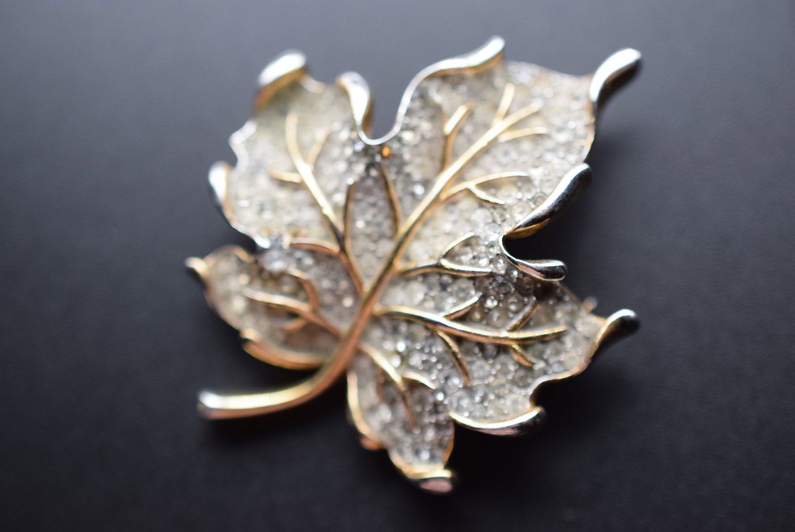 Magnificent Trifari Leaf Brooch Pin so Beautiful 1950's Lot EH 30: Magnificent Trifari Leaf Brooch Pin so Beautiful 1950's measures 2" x 1 5/8" Signed Trifari with Crown over T