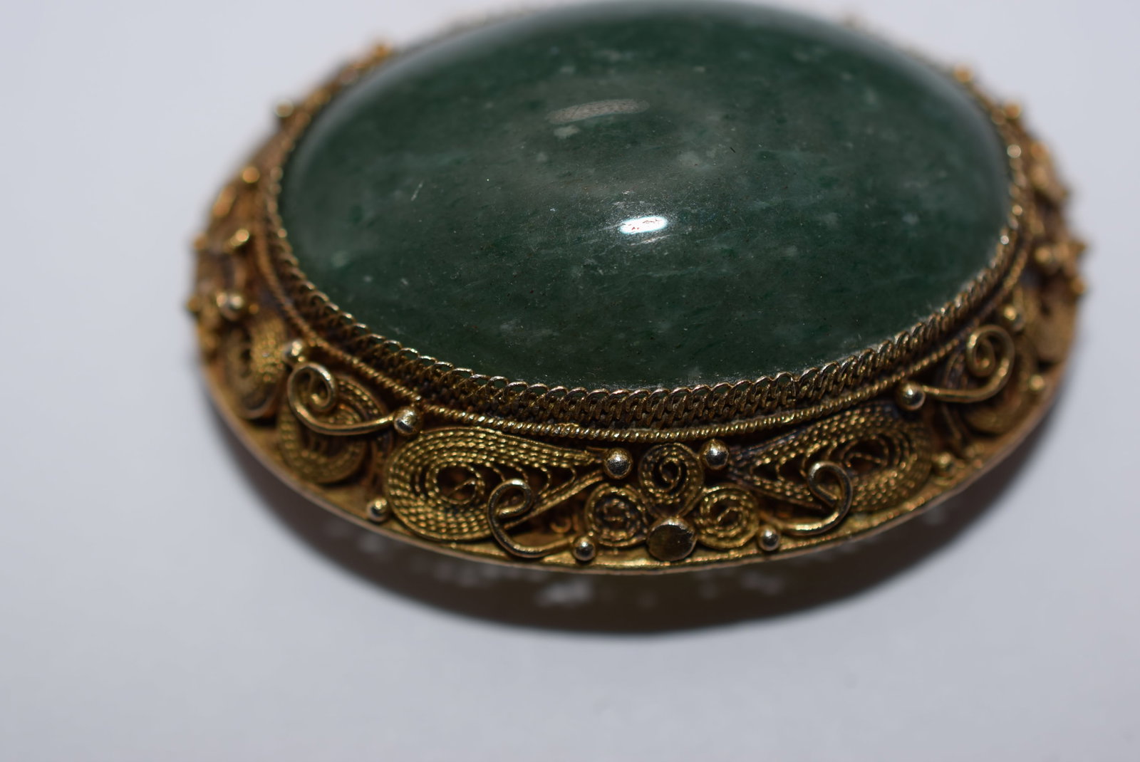 Chinese Export Filigree Jade Signed Brooch Pin Vintage Lot EH 32: Chinese Export Filigree Jade Signed Brooch Pin Vintage measures 1 3/4" x 1 3/8"