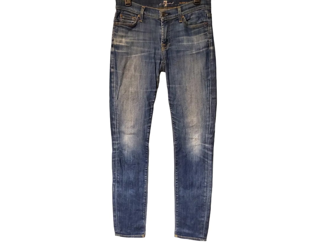 Seven for all Mankind Jeans Roxanne Size 28 .lot#44: Seven for all Mankind Jeans Roxanne Size 28well loved seven jeans, distressed knee and seat super comfort with 2 % Spandex and 2% Elastannesuper 98% Cotton cool !