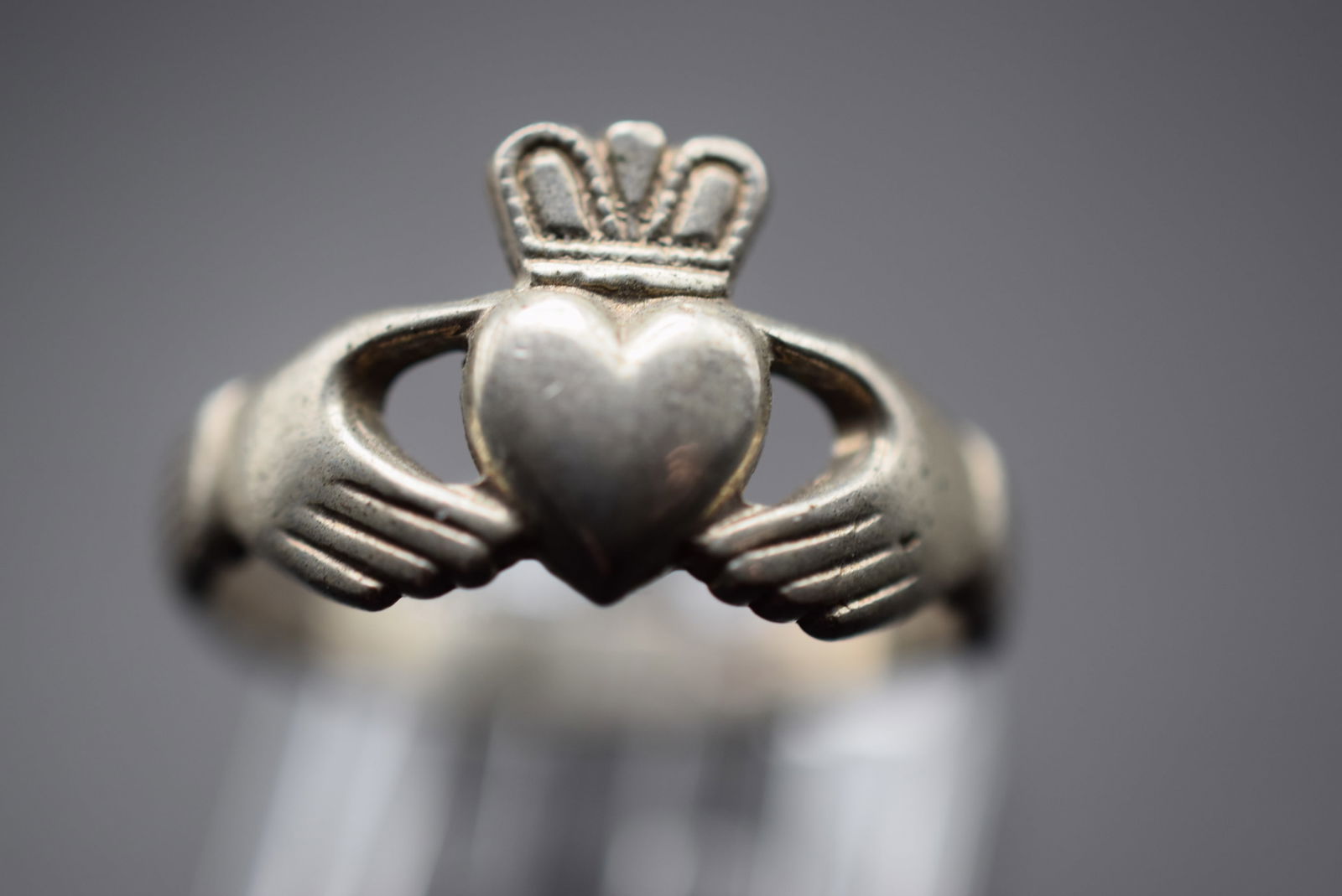 Claddah Ring Sterling Silver 925 Vintage Size 11.5 Lot EH 65: Claddah Ring Sterling Silver 925 Vintage Size 11.5 measures 5/8" across the top weighs 4.91 grams