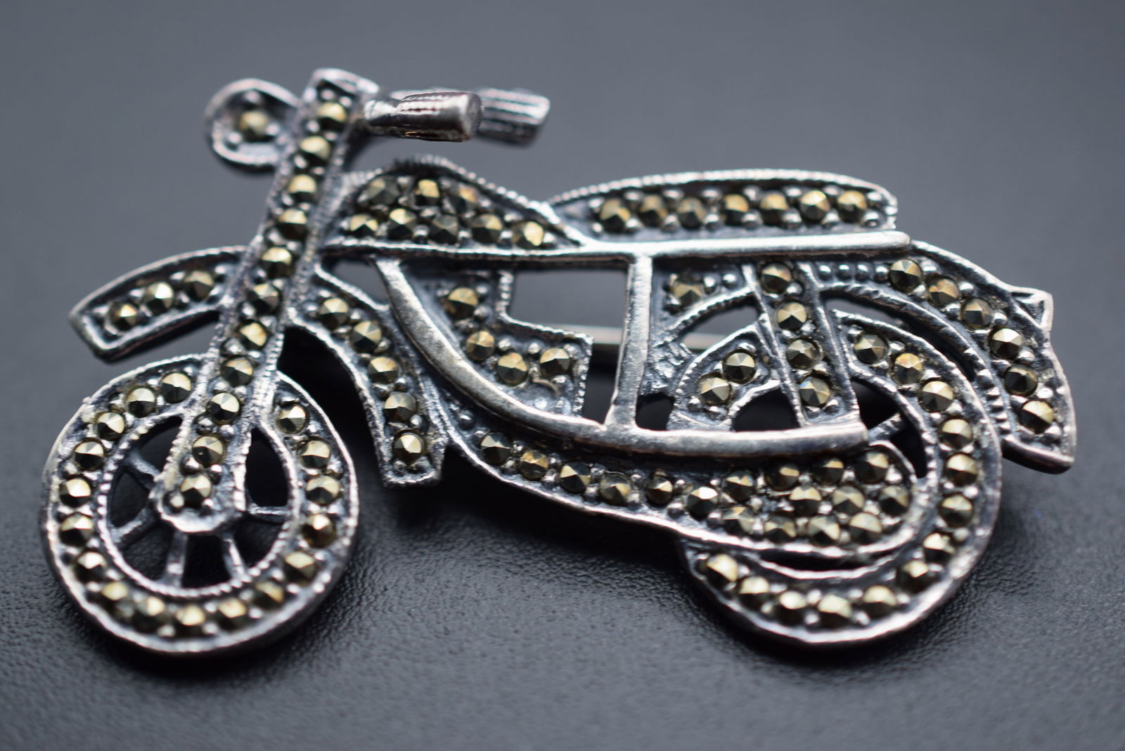 Sterling Silver 925 Marcasite Biker Motorcycle Brooch Pin Vintage Lot # BE 77: Sterling Silver 925 Marcasite Biker Motorcycle Brooch Pin Vintage measures 1 3/4" x 1" weighs 9.79 grams