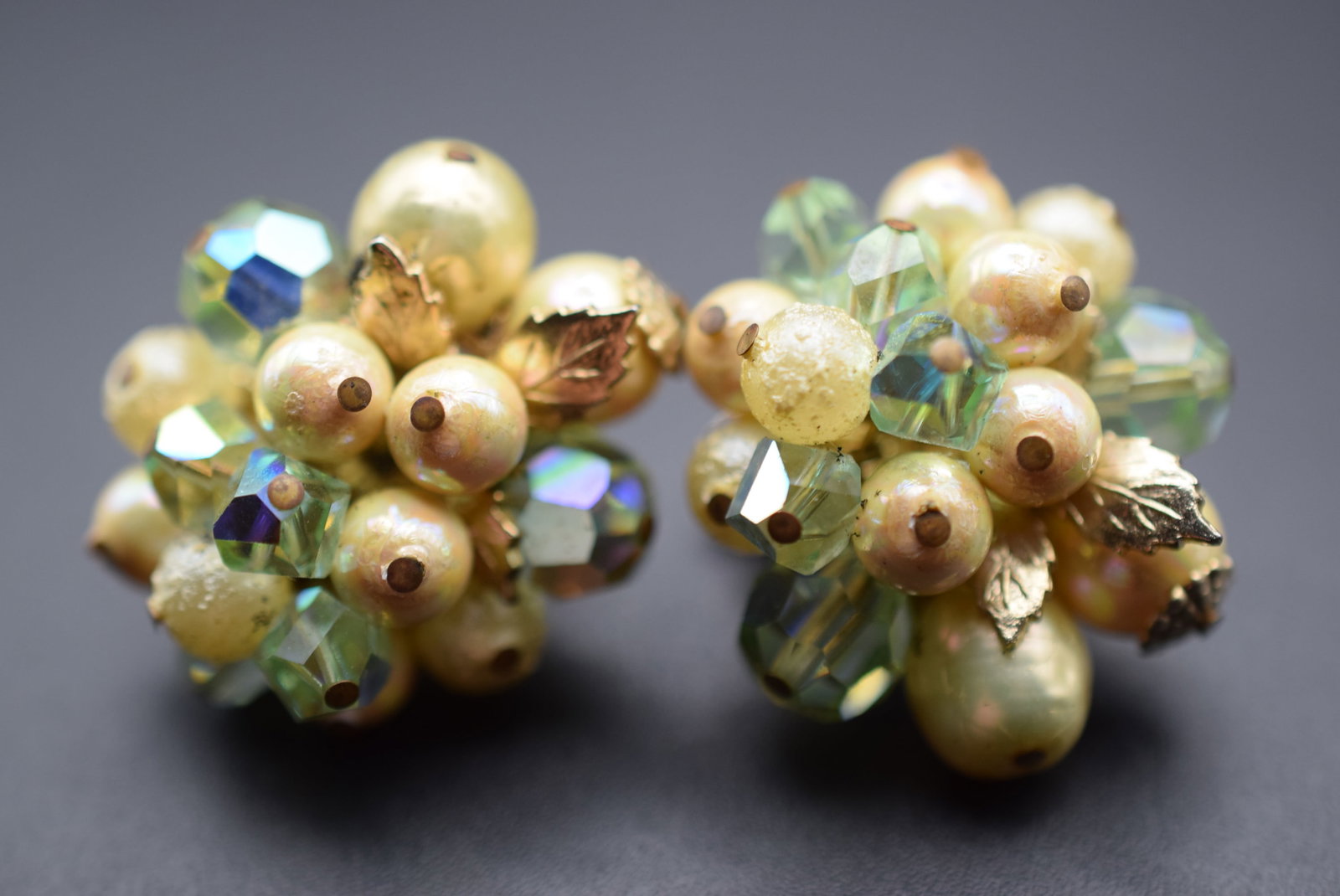 Vendome Cluster Clip Earrings Vintage Lot # BE 94: Vendome Cluster Clip Earrings Signed Vintage measures 1 1/8" in diameter