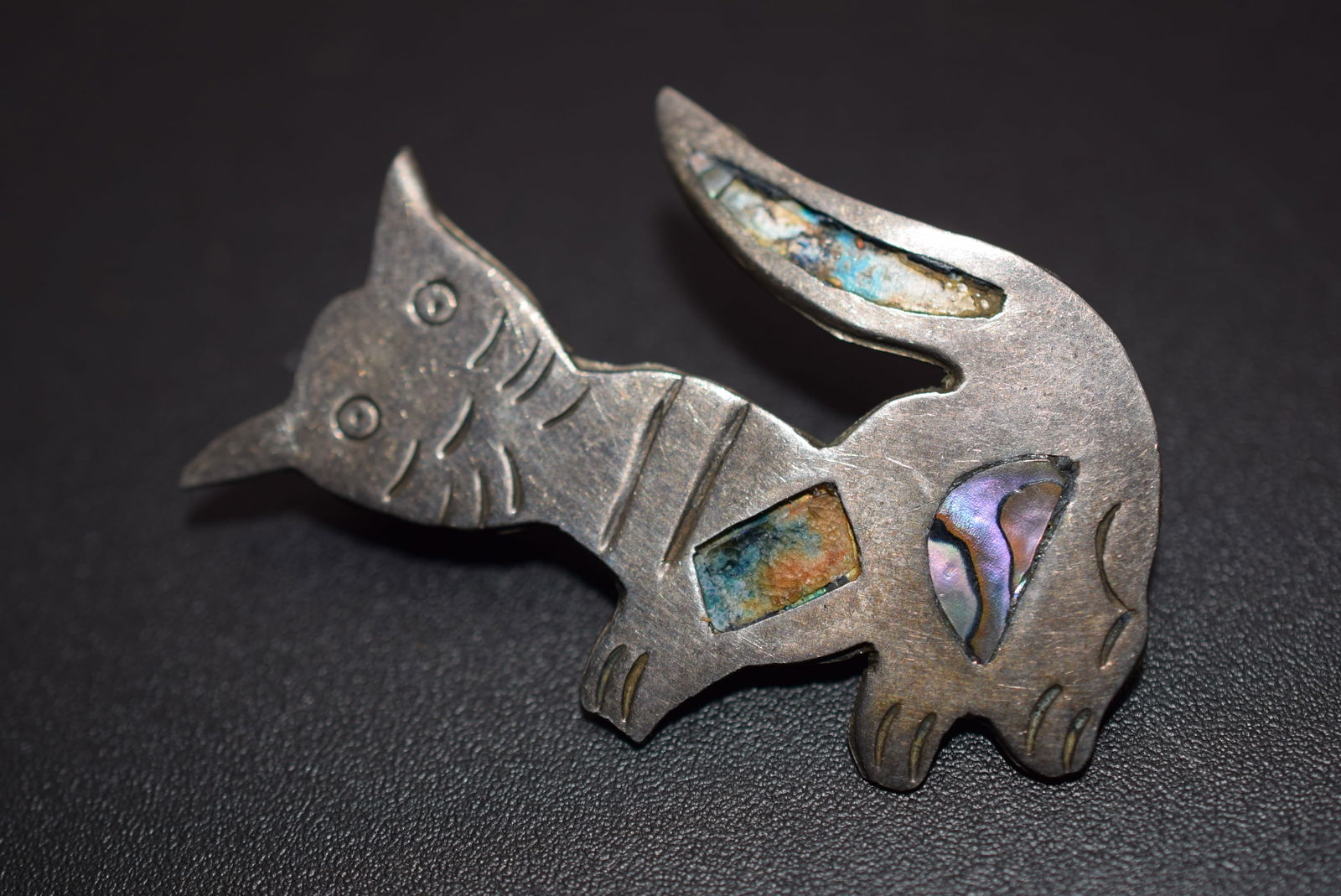 Taxco Mexico Sterling Silver 925 Cat Brooch Pin Abalone Vintage Lot# BE 106: Taxco Mexico Sterling Silver 925 Cat Brooch Pin Abalone Vintage signed Taxco Mexico FE 925 measures 1 5/8" x 1" weighs 3.76 grams