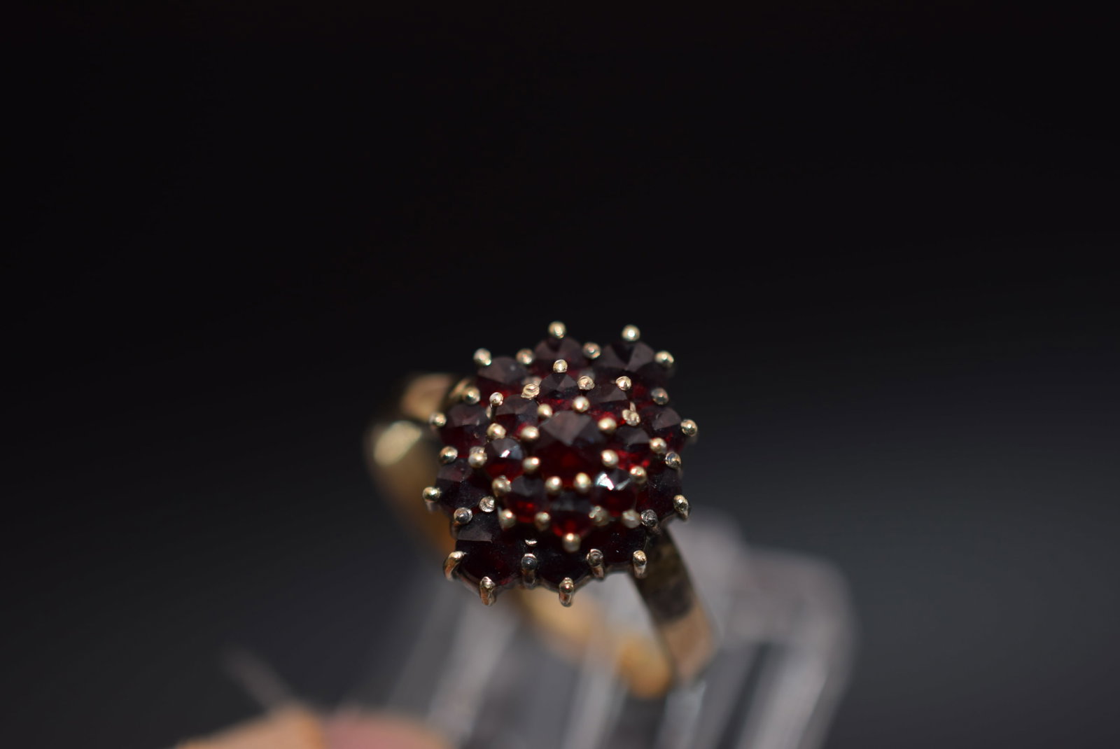 900 Vermeil Sterling Gold Wash Garnet Vintage Ring Size 6.5 Lot EH 128: 900 Vermeil Sterling Gold Wash Garnet Vintage Ring Size 6.5 top measures 5/8" weighs 2.64 grams signed 900 inside