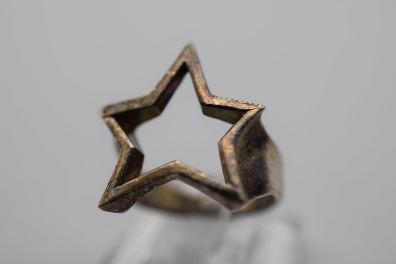 Sterling Silver Star Ring Size 6.75 Lot EH 132: Sterling Silver Star Ring Size 6.75 top measures 7/8" x 7/8" weighs 5.6 grams signed inside 925