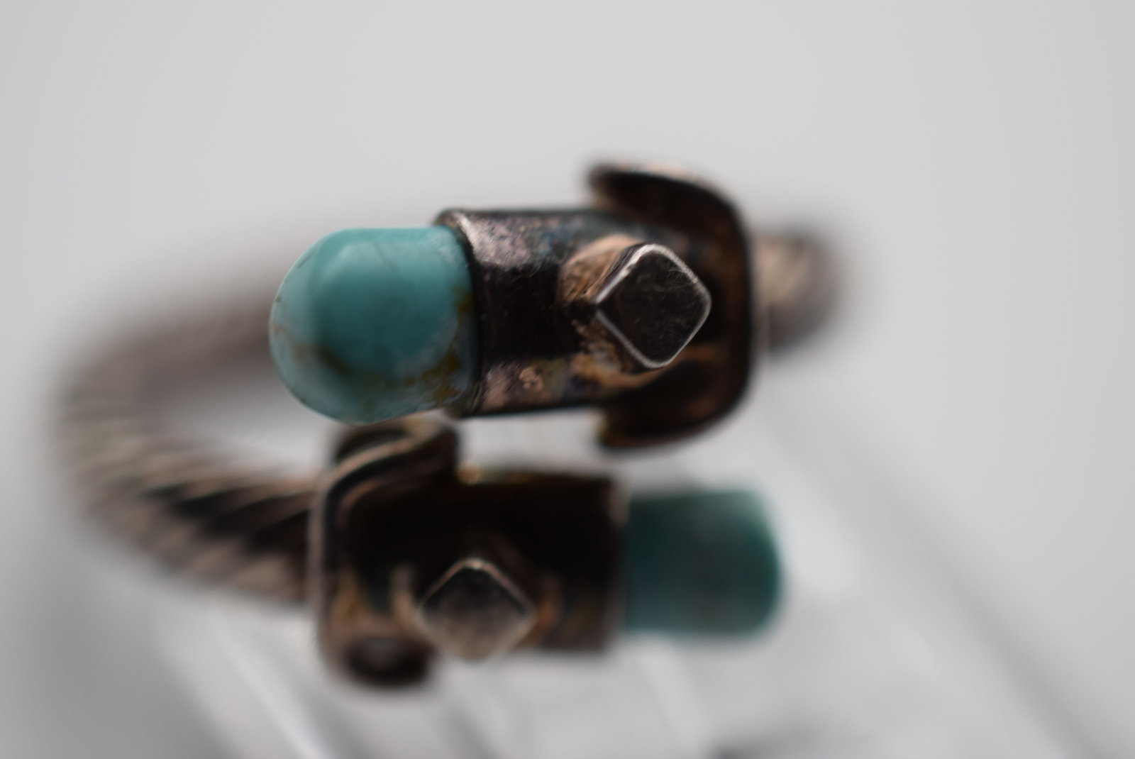 Marvelous Turquoise 925 Twisted Sterling Silver Ring Size 6.75 Lot EH 134: Marvelous Turquoise 925 Twisted Sterling Silver Ring Size 6.75 top measures 5/8" wide weighs 6.92 grams signed inside 925