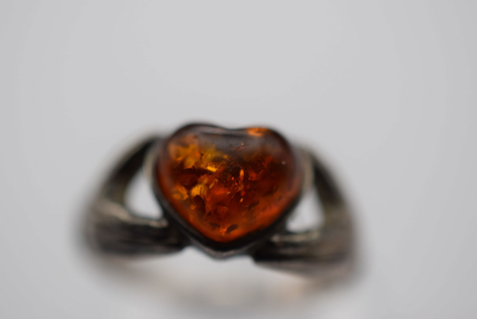 Claddah Heart Genuine Amber Sterling Silver 925 Ring Size 6.75 Lot EH 137: Claddah Heart Genuine Amber Sterling Silver 925 Ring Size 6.75 top measures 3/8" weighs 4 grams