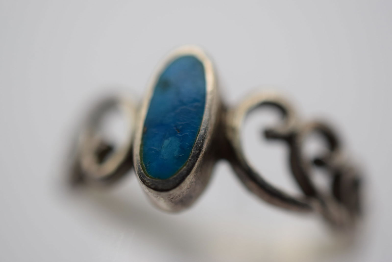 Turquoise Scrollwork Sterling Silver 925 Ring Size 8.5 Lot EH 138: Turquoise Scrollwork Sterling Silver 925 Ring Size 8.5 top measures 3/8" signed inside 925 weighs 2.81 grams