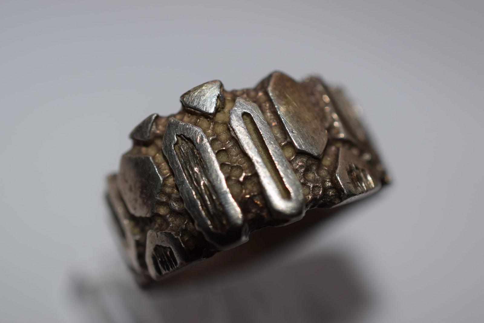 1970's Modernist Sterling Silver 925 Ring Size 10.5 Lot EH 140: 1970's Modernist Sterling Silver 925 Ring Size 10.5 top measures 1/2" wide and has a split in the bottom of the shank, weighs 7.26 grams signed Sterling inside