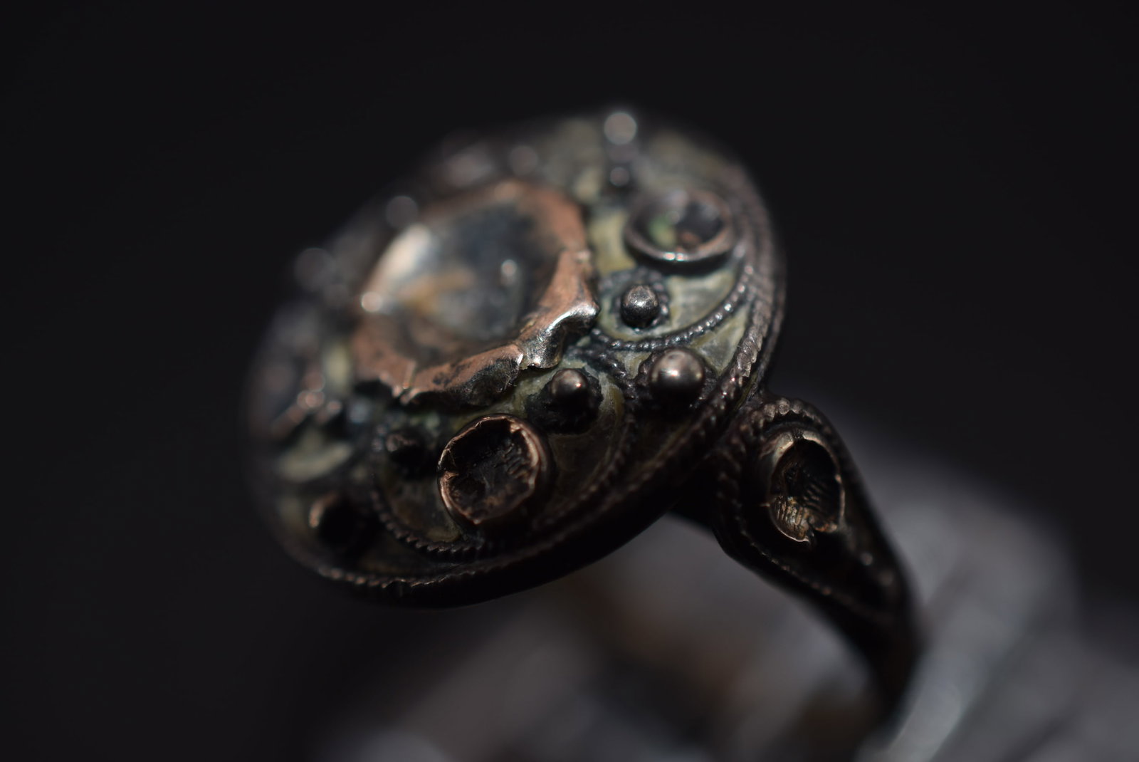 Repousse Vintage Spacial Moon Ring Old Size 5.5 Lot EH 153: Repousse Vintage Spacial Moon Ring Old Size 5.5 top measures 3/4" unsigned weighs 5.17 grams untested