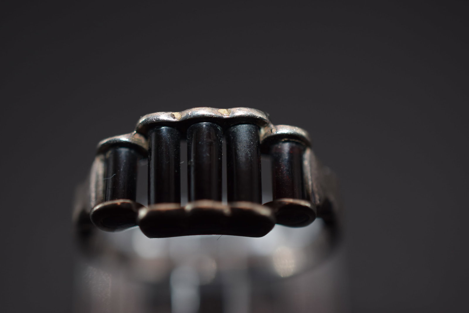 Fab Onyx Sterling 925 Vintage Ring Size 7.25 Lot EH 154: Fab Onyx Sterling 925 Vintage Ring Size 7.25 top measures 3/8" weighs 2.31 grams stunning design looking at it from the side or the top scalloped effect very very nice unsigned