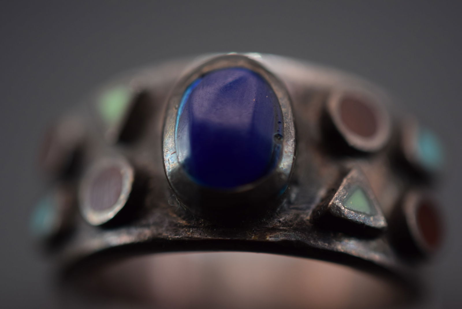 Vintage Enamel Ring Size 7.5 Lot EH 158: Vintage Enamel Ring Size 7.5 measures 1/4" wide unsigned