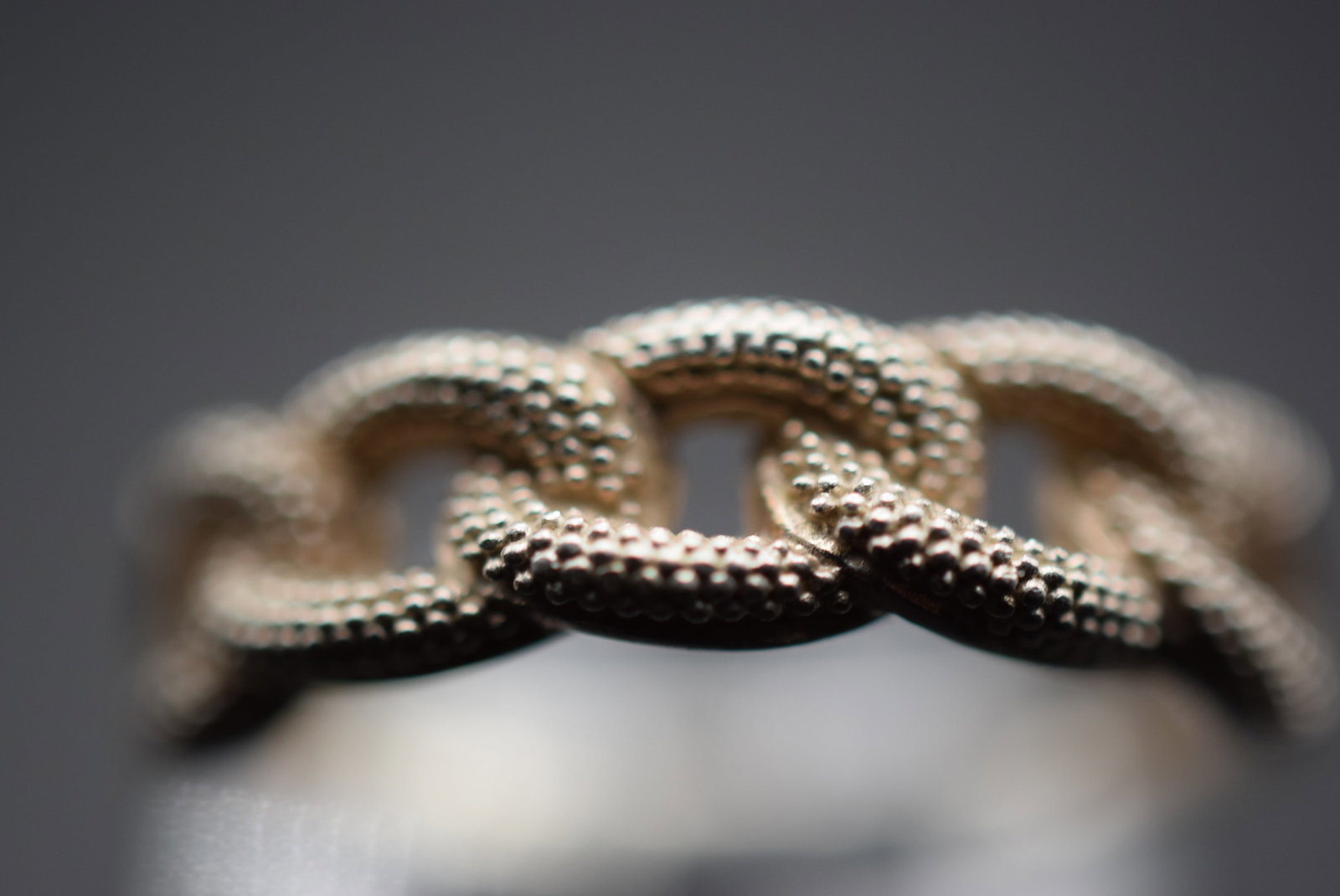 Textured Chain Link Sterling Silver 925 Ring Size 9 Lot EH 169: Textured Chain Link Sterling Silver 925 Ring Size 9 measures 1/4" wide signed 925 inside weighs 3 grams