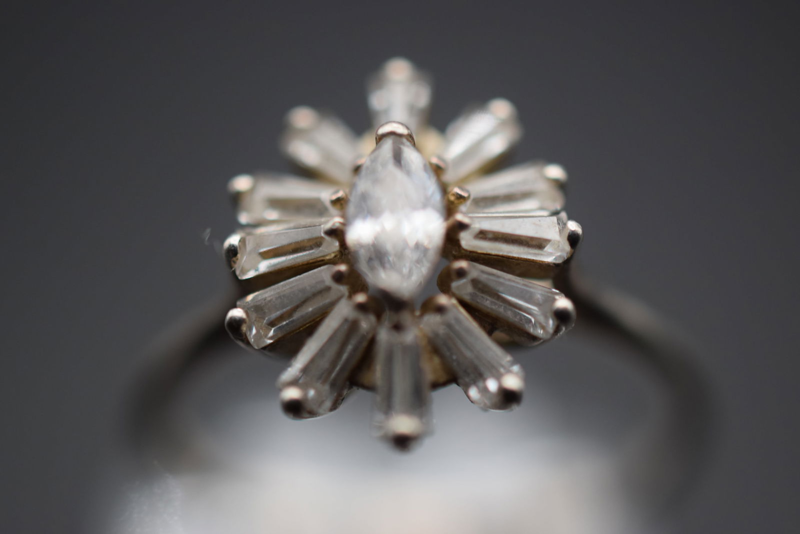 Awesome CZ Dainty Sterling Silver 925 Ring Size 9 Lot EH 172 (1 of 2)