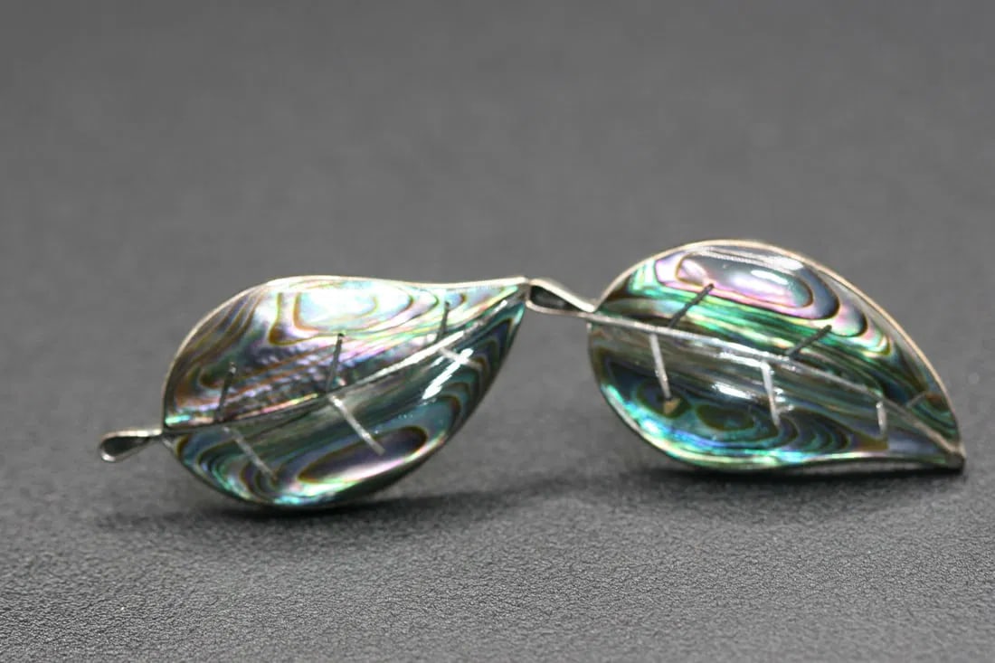 Cuernavaca Mexico ASM Sterling 925 Silver Abalone Earrings Vintage .lot#203: Cuernavaca Mexico ASM Sterling 925 Silver Abalone Earrings Vintage measures 1 3/8" x 3/4" and have some patina to the back