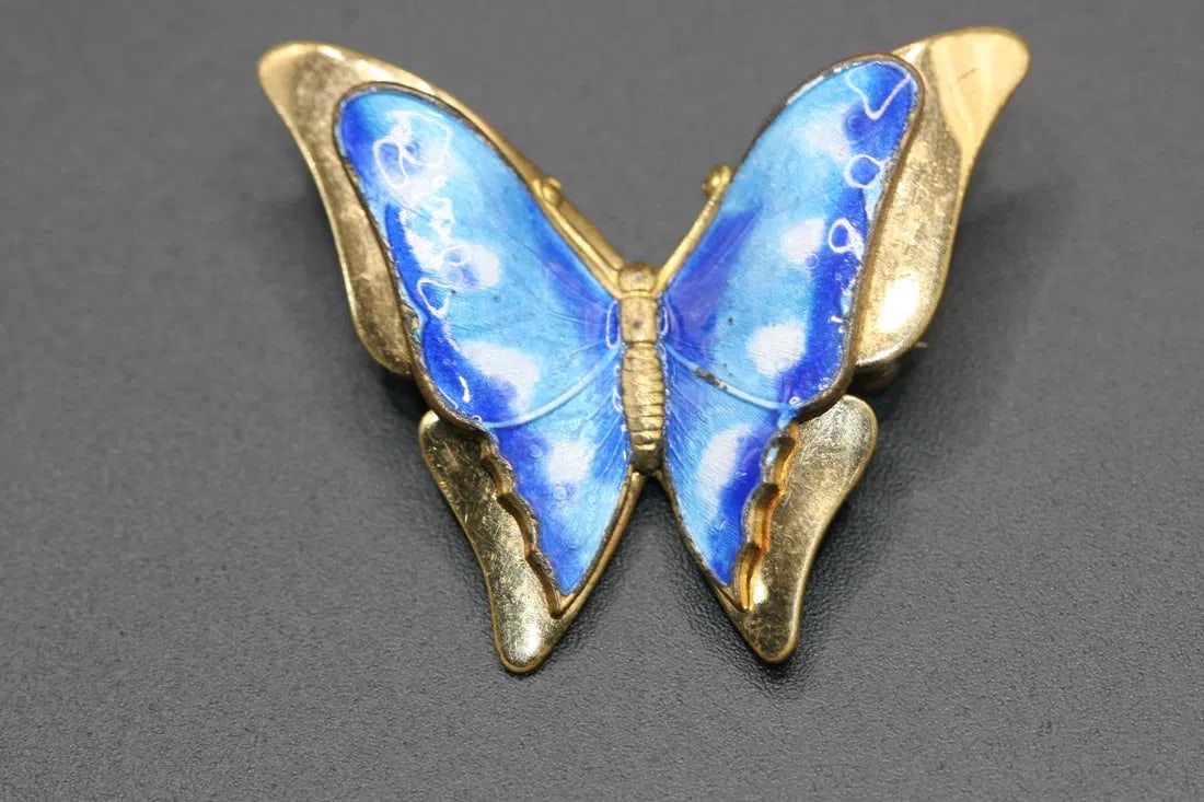 Enamel Butterfly Brooch Pin vintage .lot#269: Enamel Butterfly Brooch Pin vintage measures 1 3/4" x 1 1/2" Nice thick heavy quality made pin