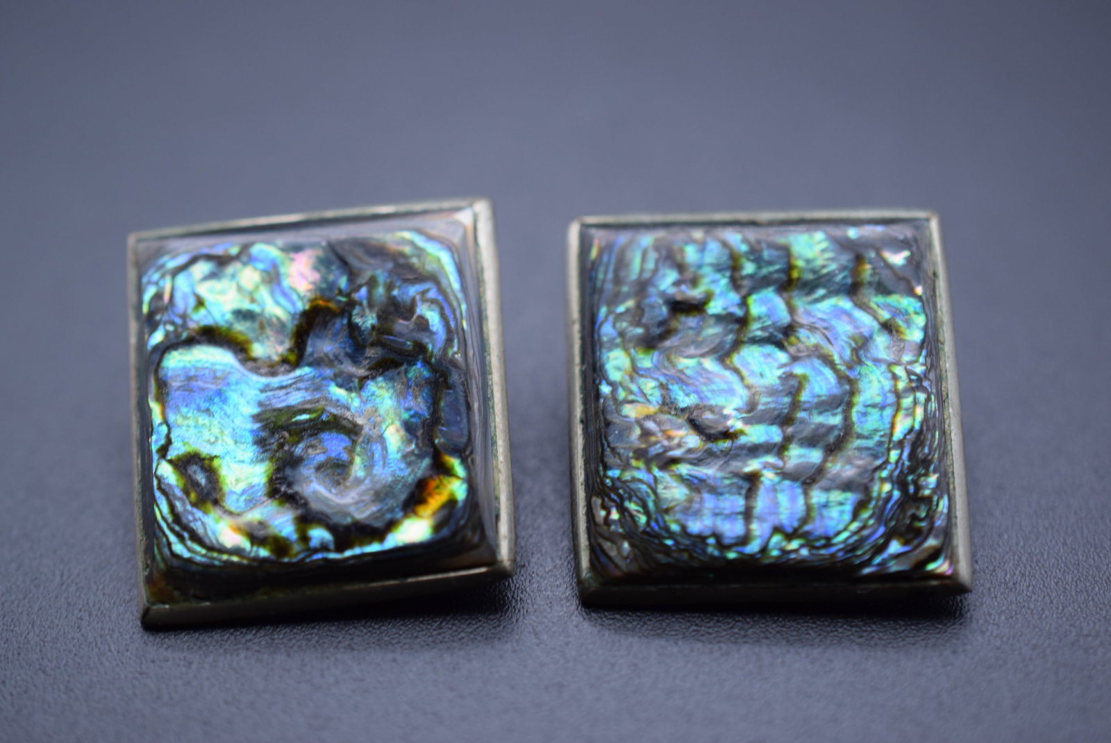 Mexico Paua Abalone Shell Clip Earrings Vintage Lot# BE 284: Mexico Paua Abalone Shell Clip Earrings Vintage measures 1" x 1" signed Mexico and other marking illegible