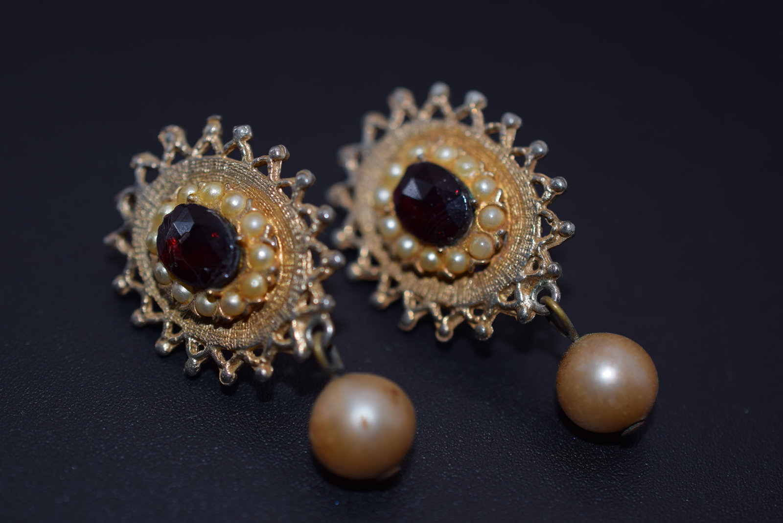 Marvelous Clip Earrings 1950's Vintage Lot# BE 292: Marvelous Clip Earrings 1950's Vintage measures 1 1/2" x 7/8"