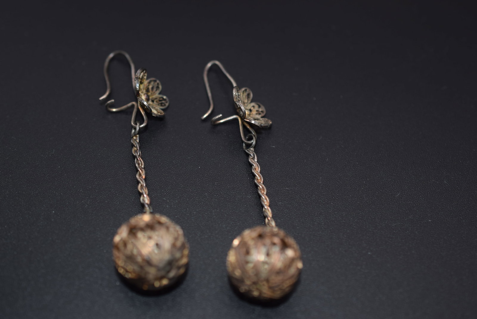 Filigree Ball Drop Flower Pierced Earrings Vintage Lot# BE 321: Filigree Ball Drop Flower Pierced Earrings Vintage measures 2 1/8" long without the bale