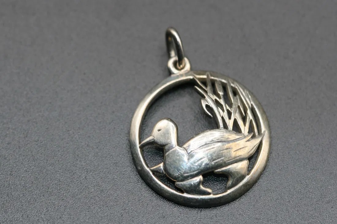 Mallard Duck Sterling Silver 925 Pendant Hallmarked Sword vintage .Lot#358: Mallard Duck Sterling Silver 925 Pendant Hallmarked Sword vintage measures 1" in diameter hallmark on the back a sword inside a diamond shape